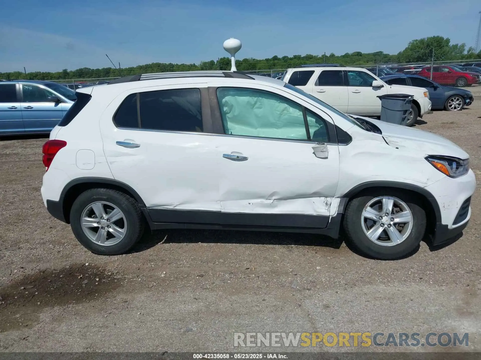 13 Photograph of a damaged car KL7CJLSB5KB771603 CHEVROLET TRAX 2019