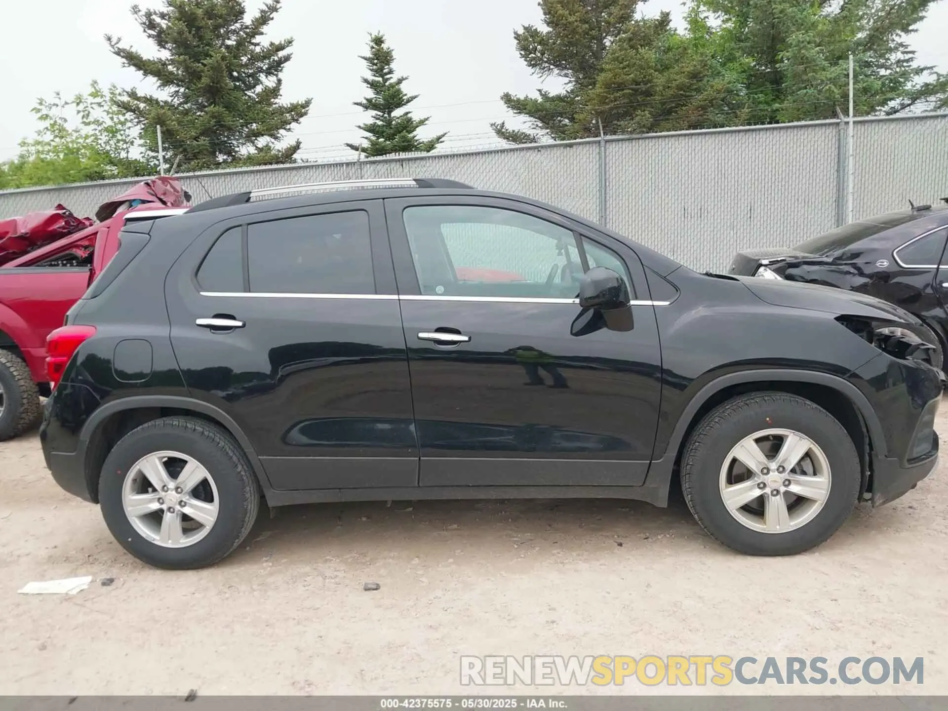 13 Photograph of a damaged car KL7CJLSB5KB819536 CHEVROLET TRAX 2019