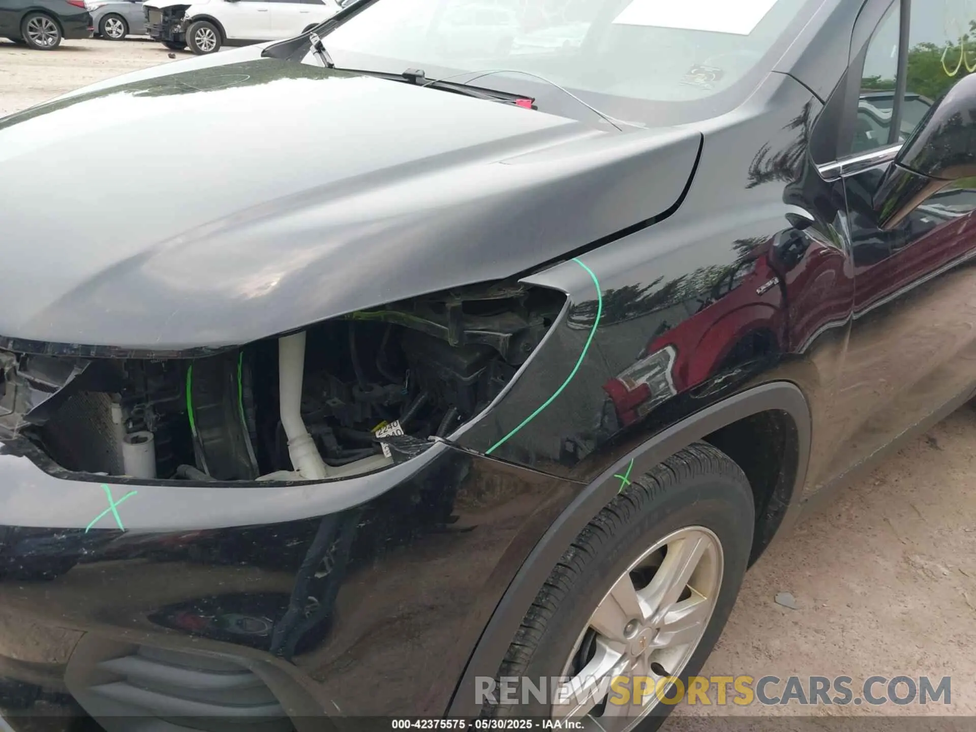 17 Photograph of a damaged car KL7CJLSB5KB819536 CHEVROLET TRAX 2019