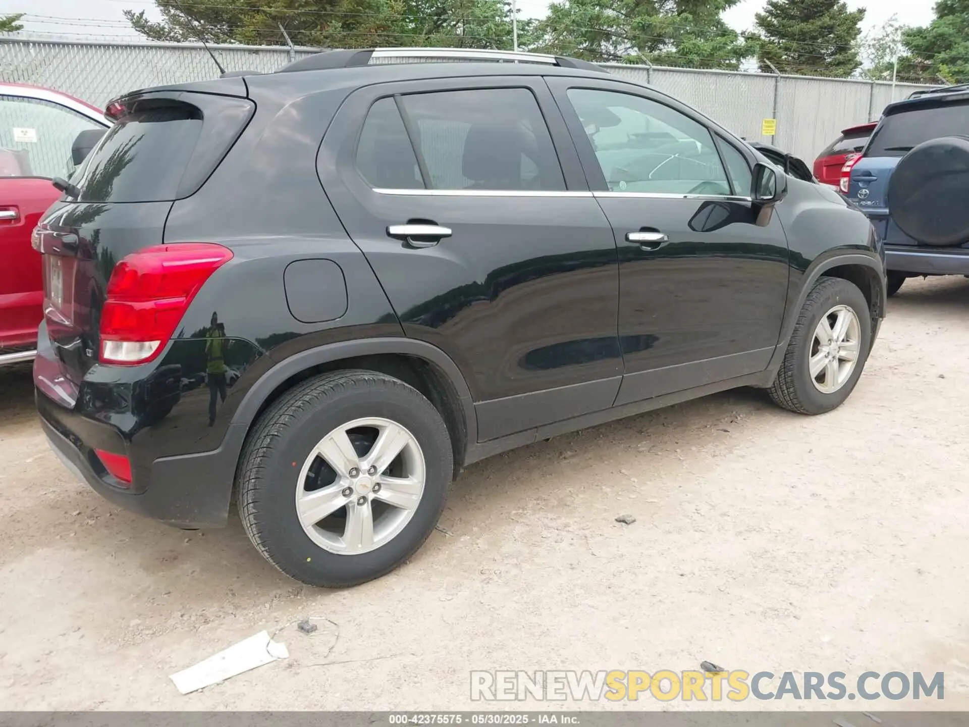 4 Photograph of a damaged car KL7CJLSB5KB819536 CHEVROLET TRAX 2019