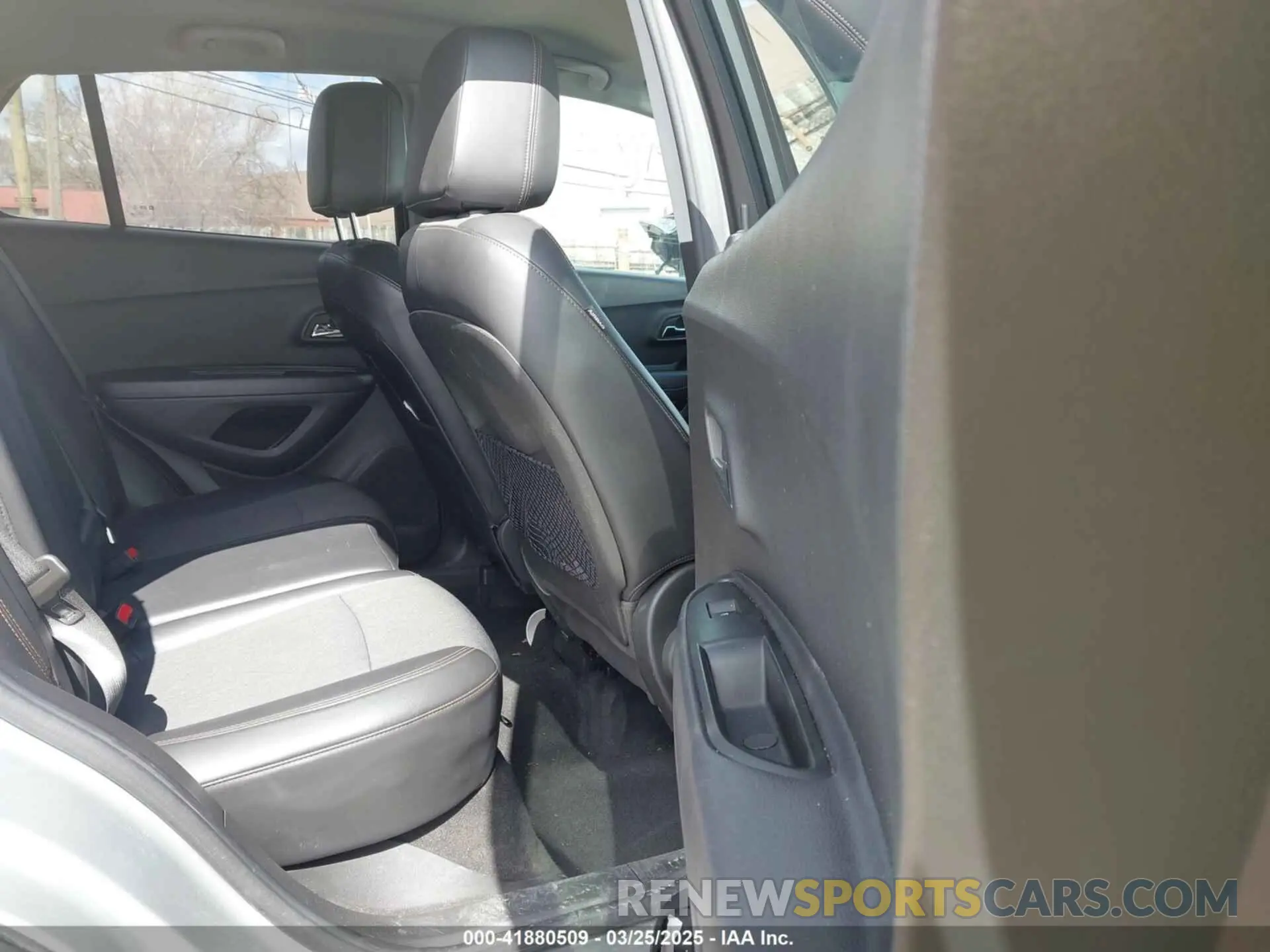 8 Photograph of a damaged car KL7CJLSB5KB833078 CHEVROLET TRAX 2019