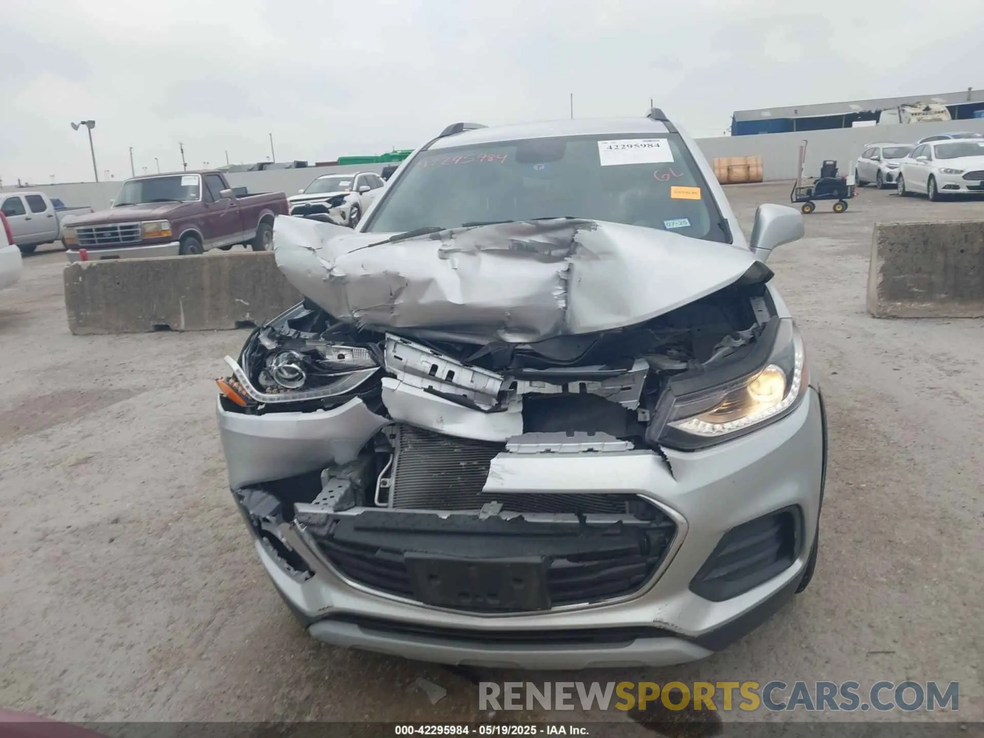 12 Photograph of a damaged car KL7CJLSB5KB848938 CHEVROLET TRAX 2019
