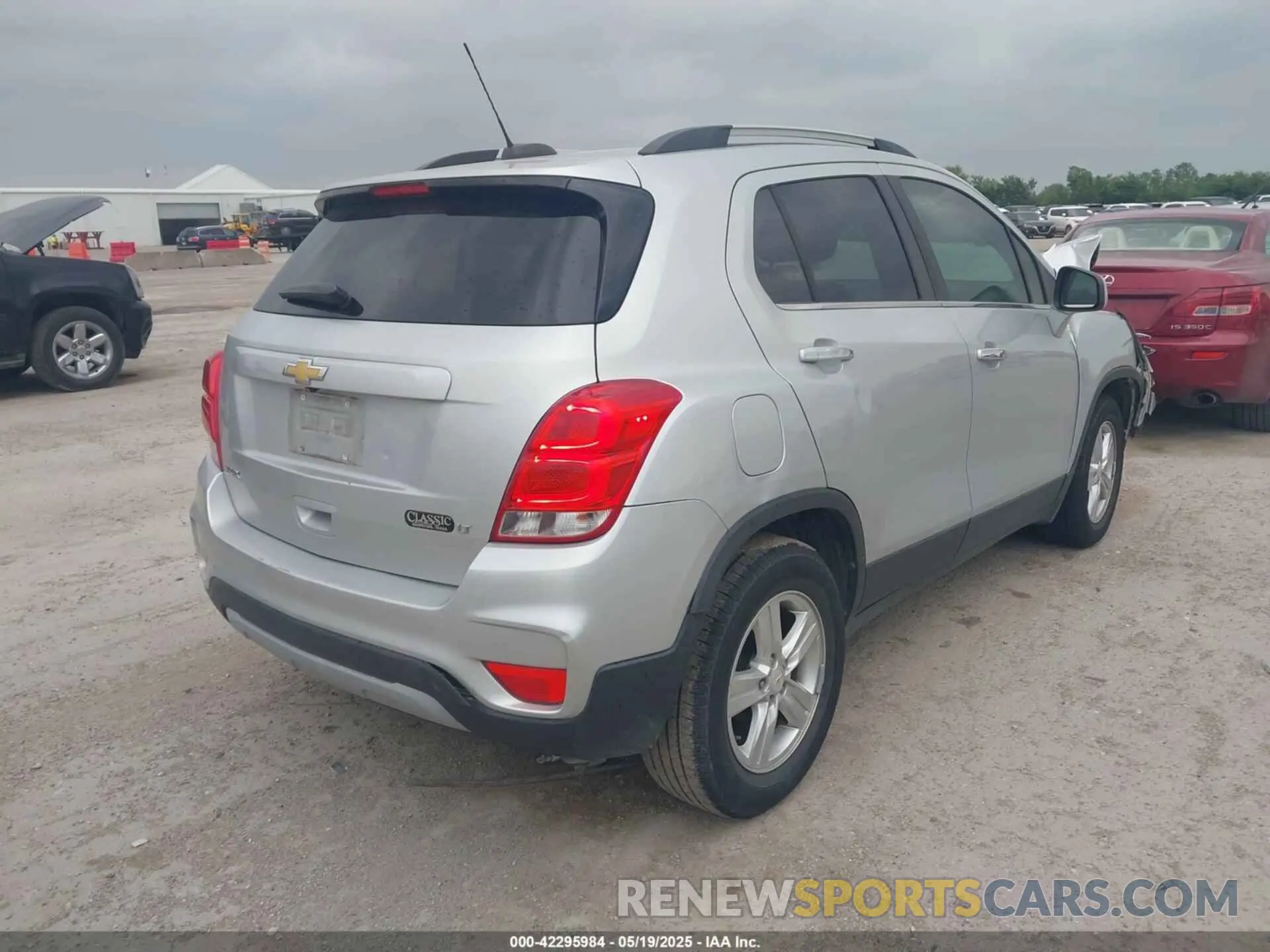 4 Photograph of a damaged car KL7CJLSB5KB848938 CHEVROLET TRAX 2019
