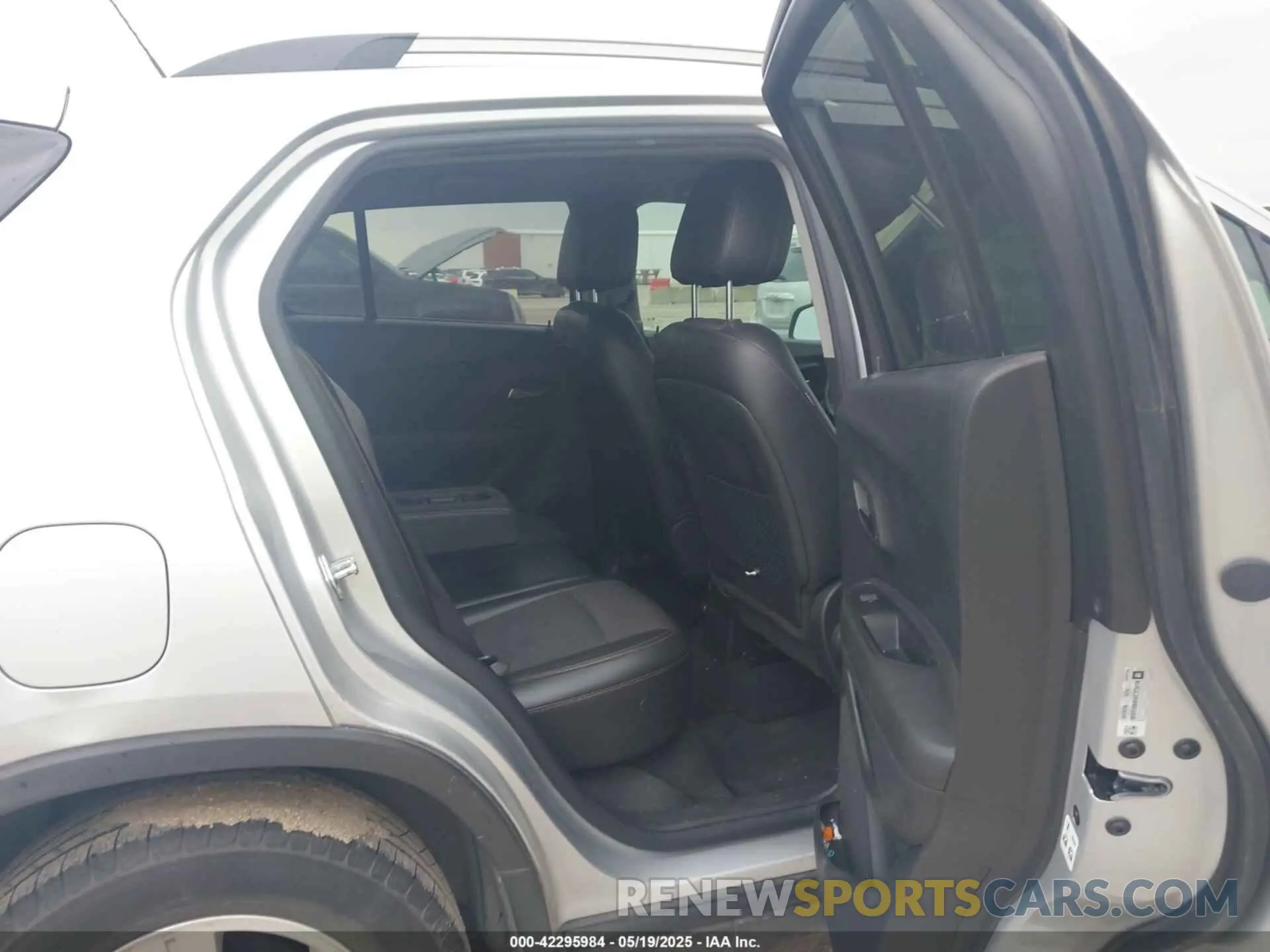 8 Photograph of a damaged car KL7CJLSB5KB848938 CHEVROLET TRAX 2019