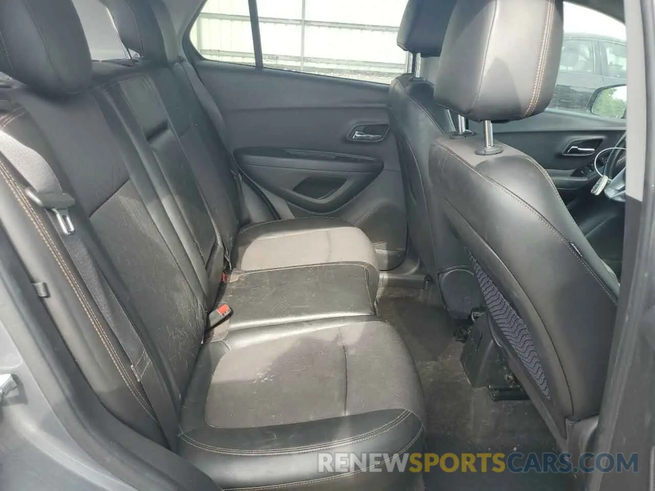 11 Photograph of a damaged car KL7CJLSB5KB855887 CHEVROLET TRAX 2019