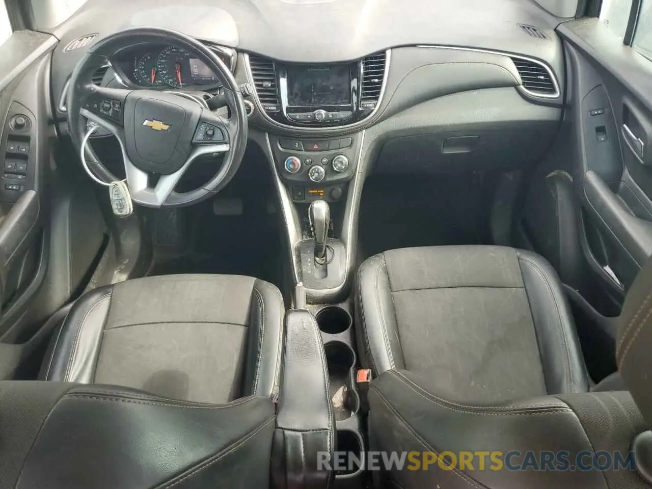 8 Photograph of a damaged car KL7CJLSB5KB855887 CHEVROLET TRAX 2019