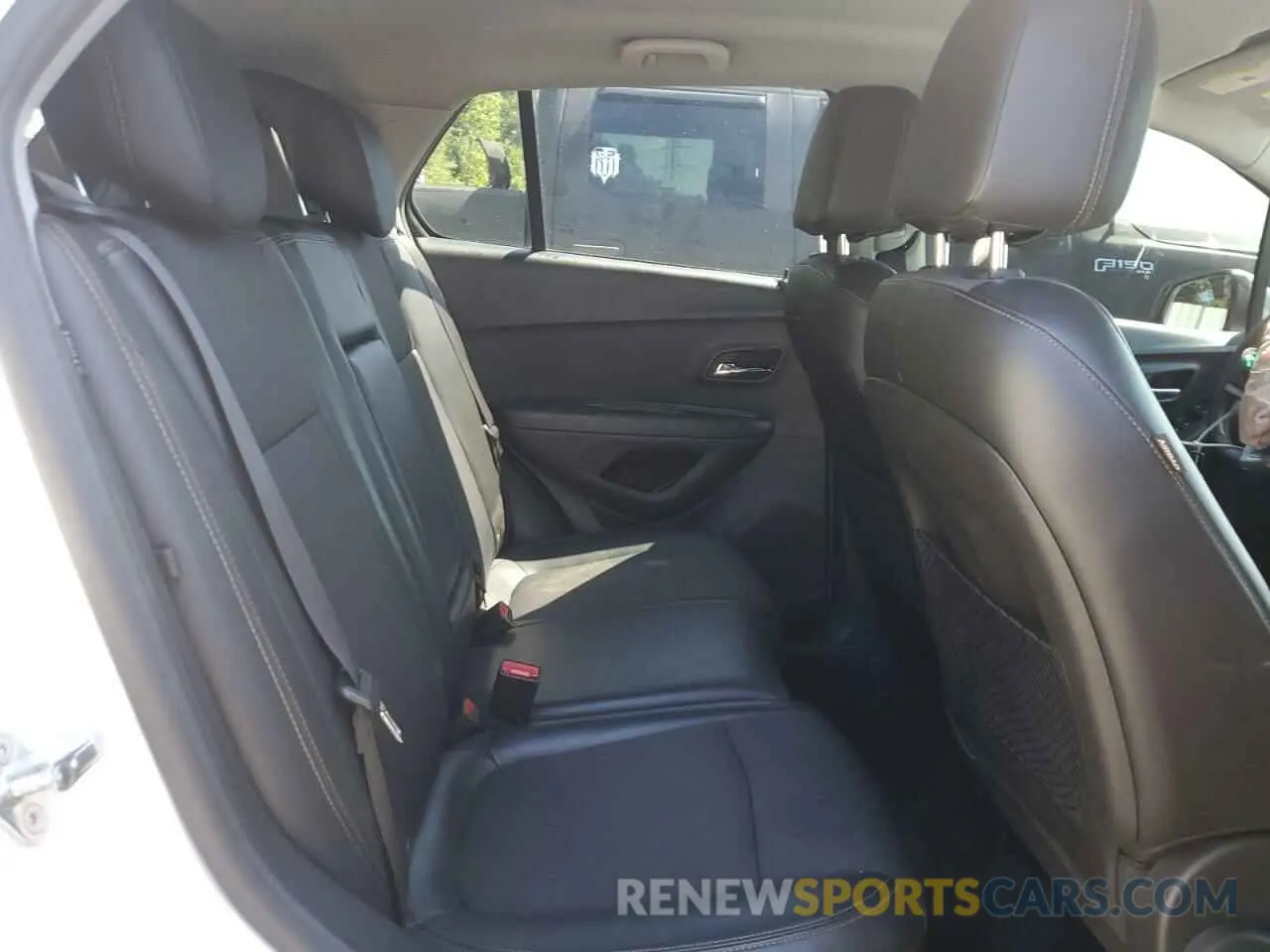 11 Photograph of a damaged car KL7CJLSB5KB913741 CHEVROLET TRAX 2019