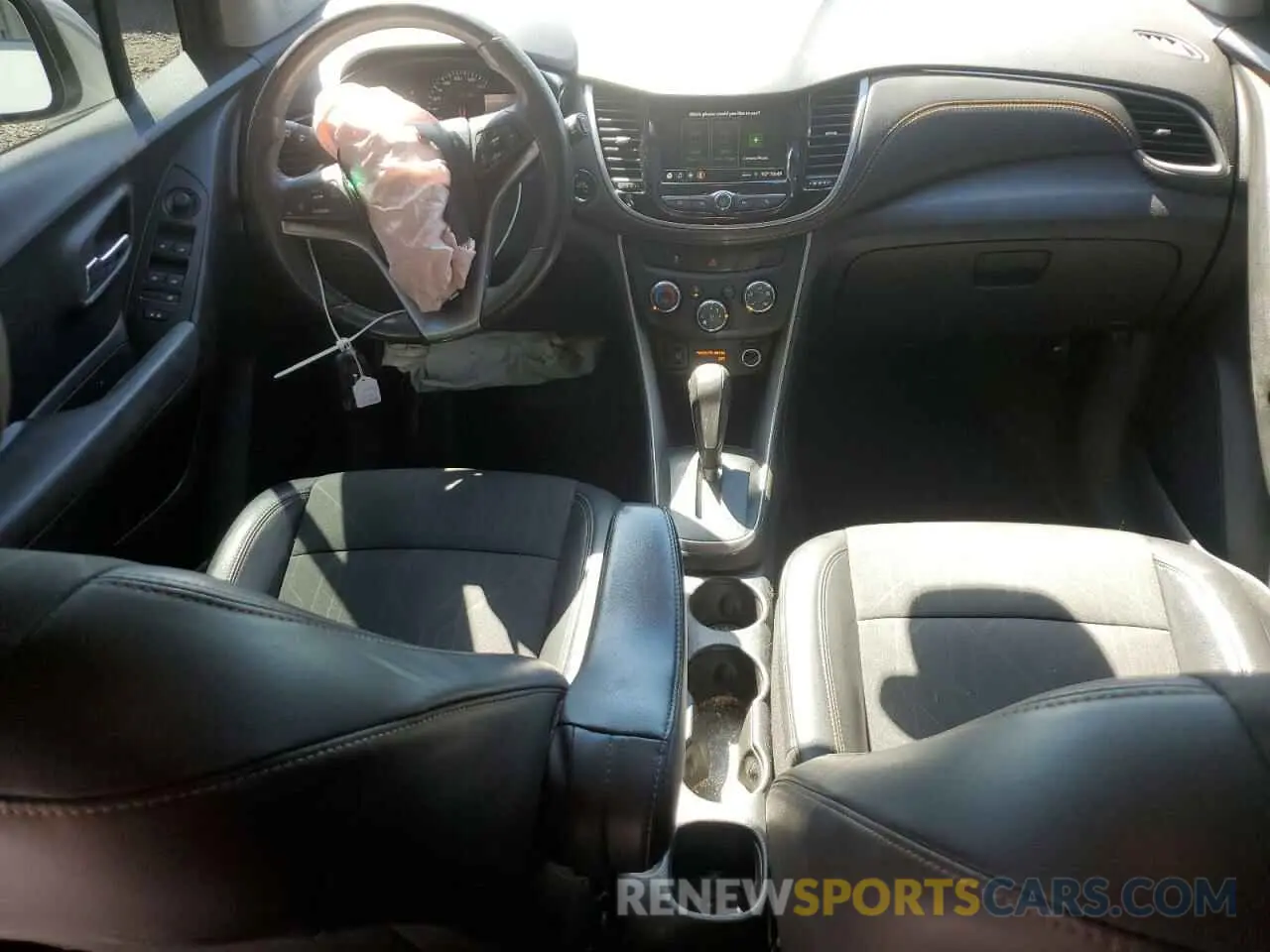 8 Photograph of a damaged car KL7CJLSB5KB913741 CHEVROLET TRAX 2019