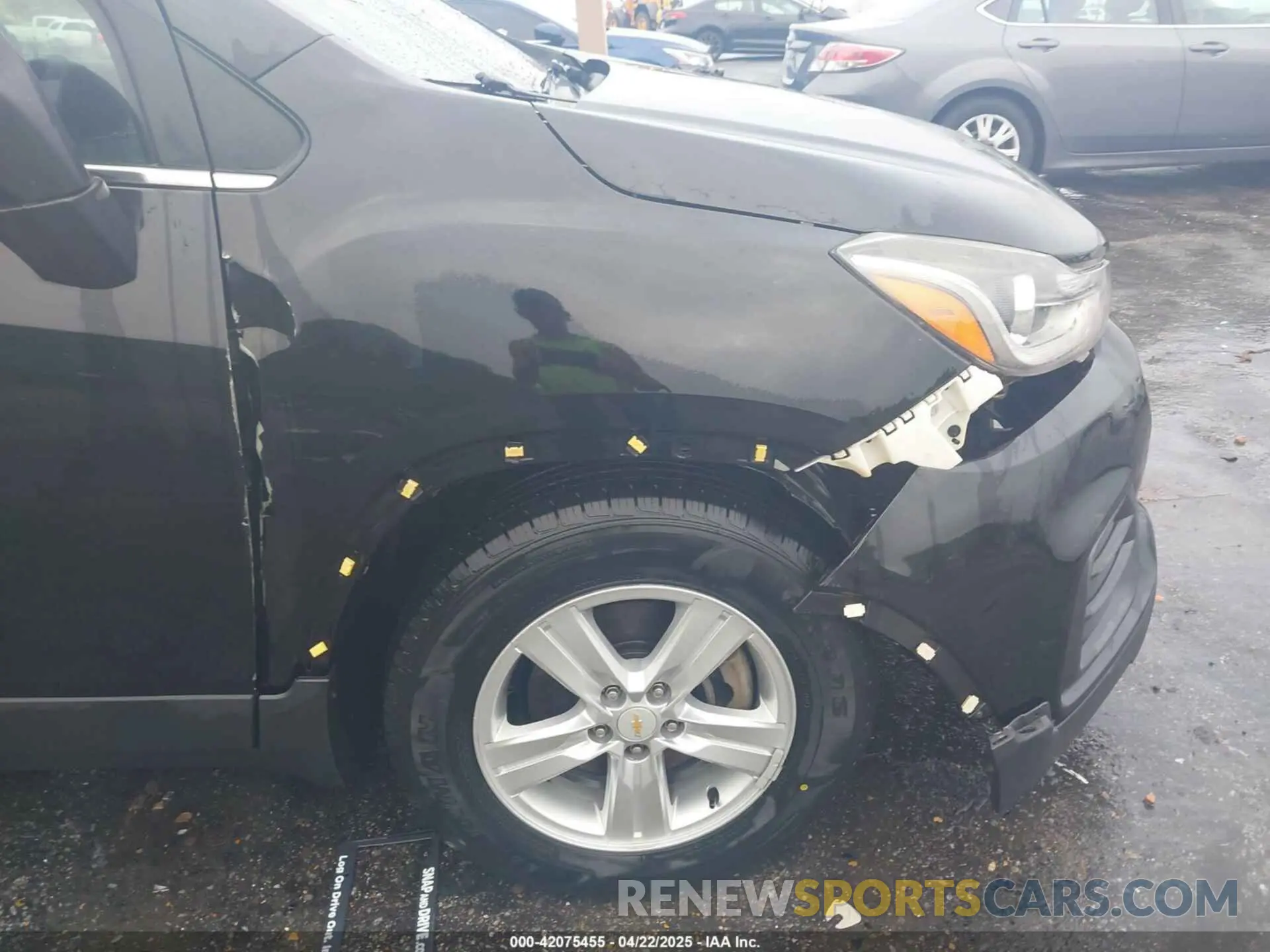 17 Photograph of a damaged car KL7CJLSB6KB734267 CHEVROLET TRAX 2019