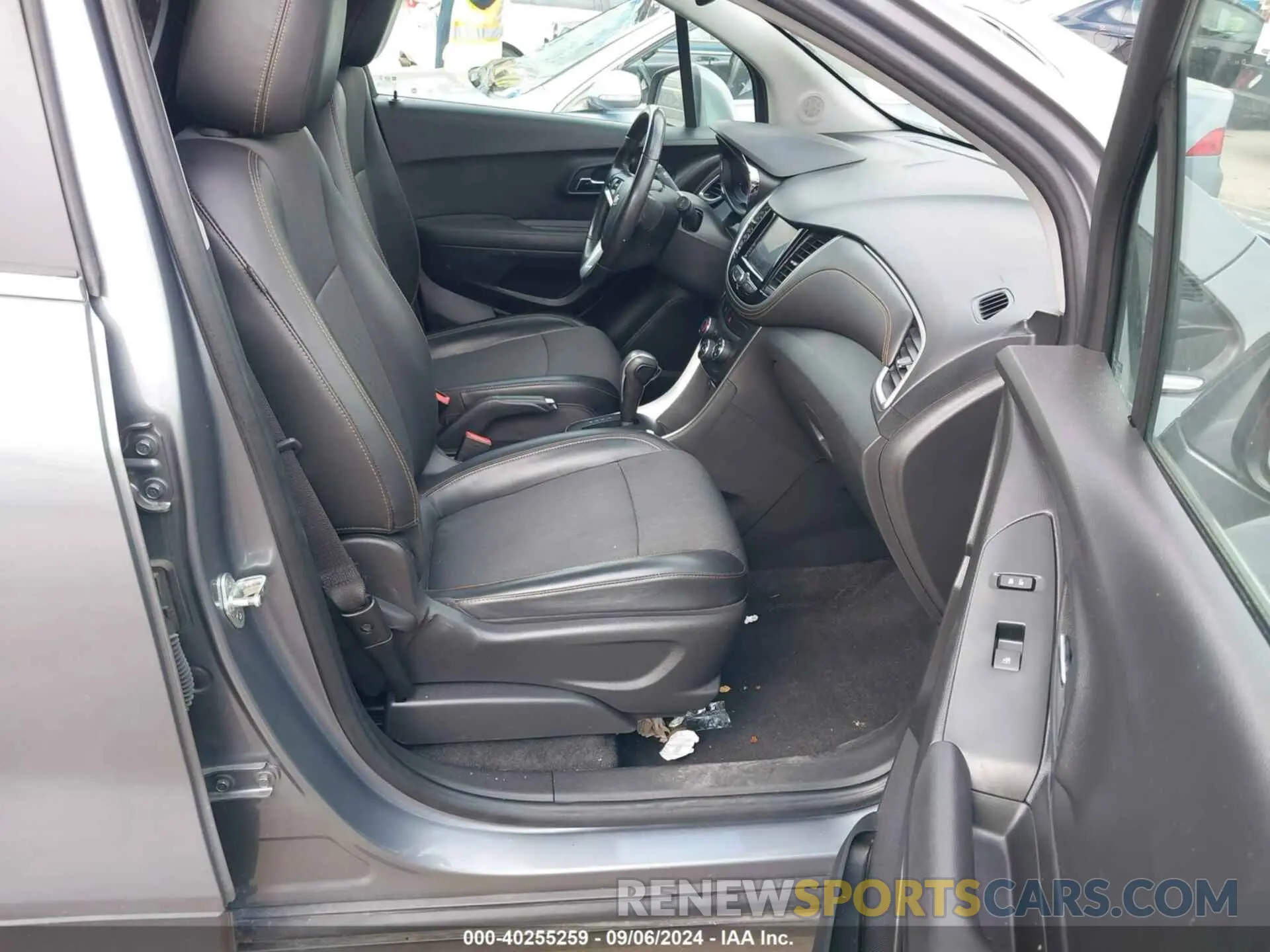 5 Photograph of a damaged car KL7CJLSB6KB802857 CHEVROLET TRAX 2019