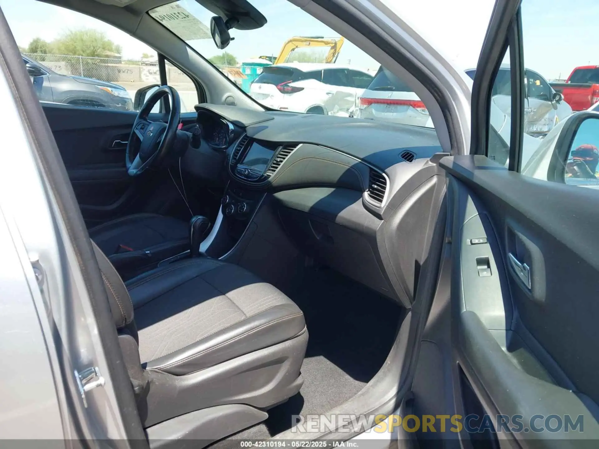5 Photograph of a damaged car KL7CJLSB6KB848253 CHEVROLET TRAX 2019