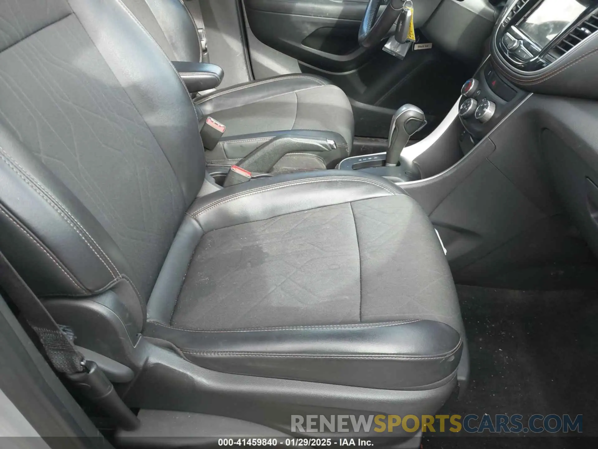 5 Photograph of a damaged car KL7CJLSB6KB912193 CHEVROLET TRAX 2019