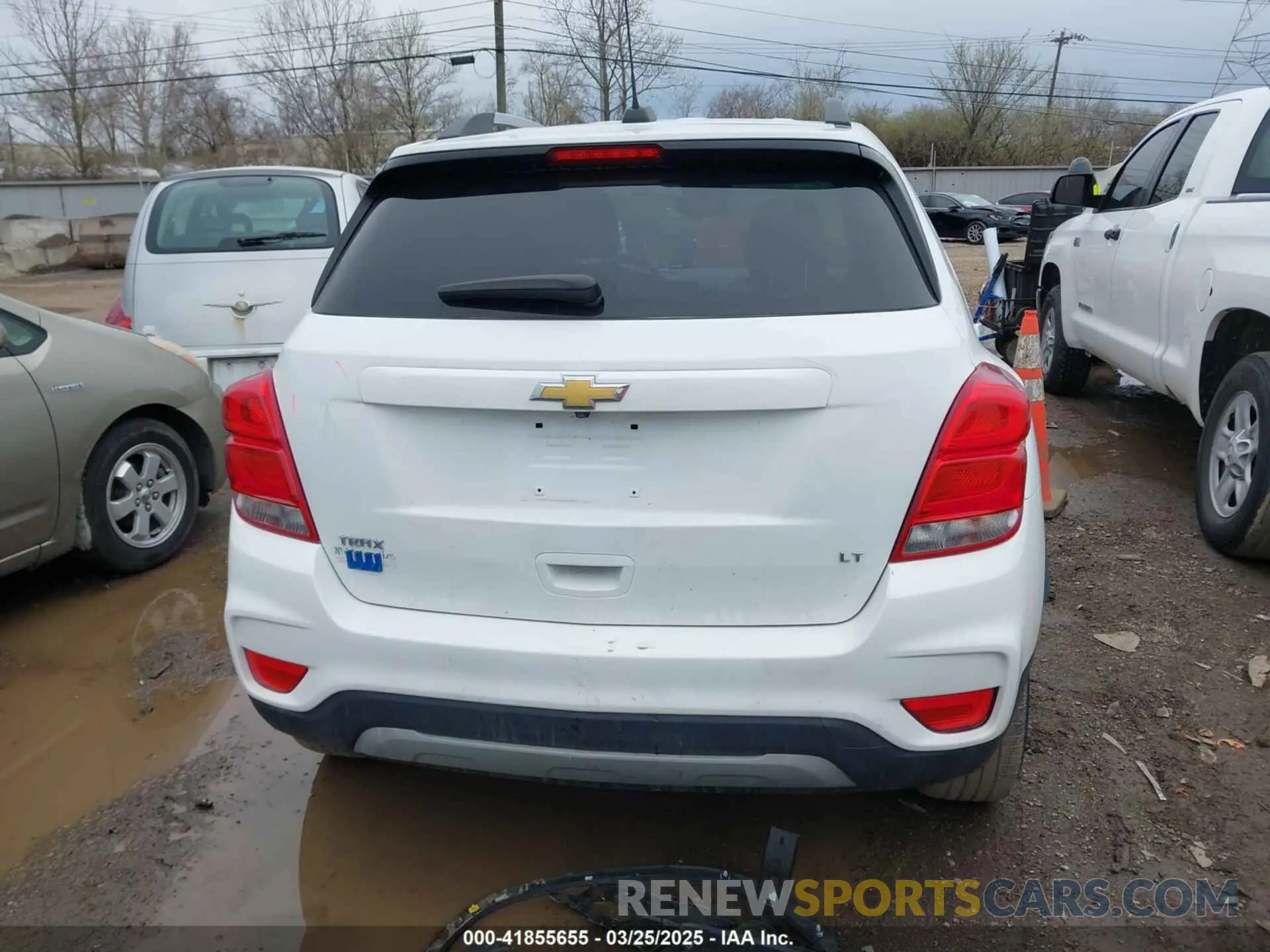17 Photograph of a damaged car KL7CJLSB6KB913781 CHEVROLET TRAX 2019
