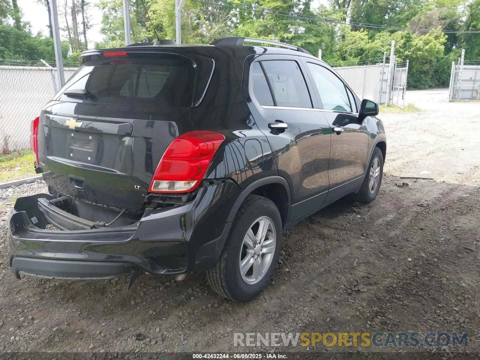 4 Photograph of a damaged car KL7CJLSB7KB744032 CHEVROLET TRAX 2019