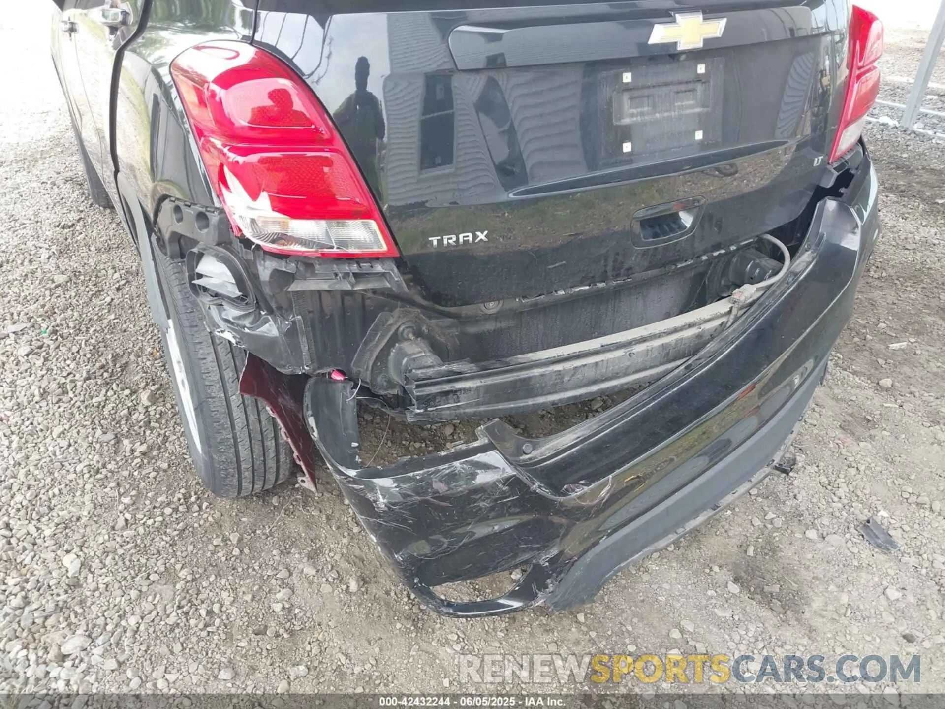 6 Photograph of a damaged car KL7CJLSB7KB744032 CHEVROLET TRAX 2019
