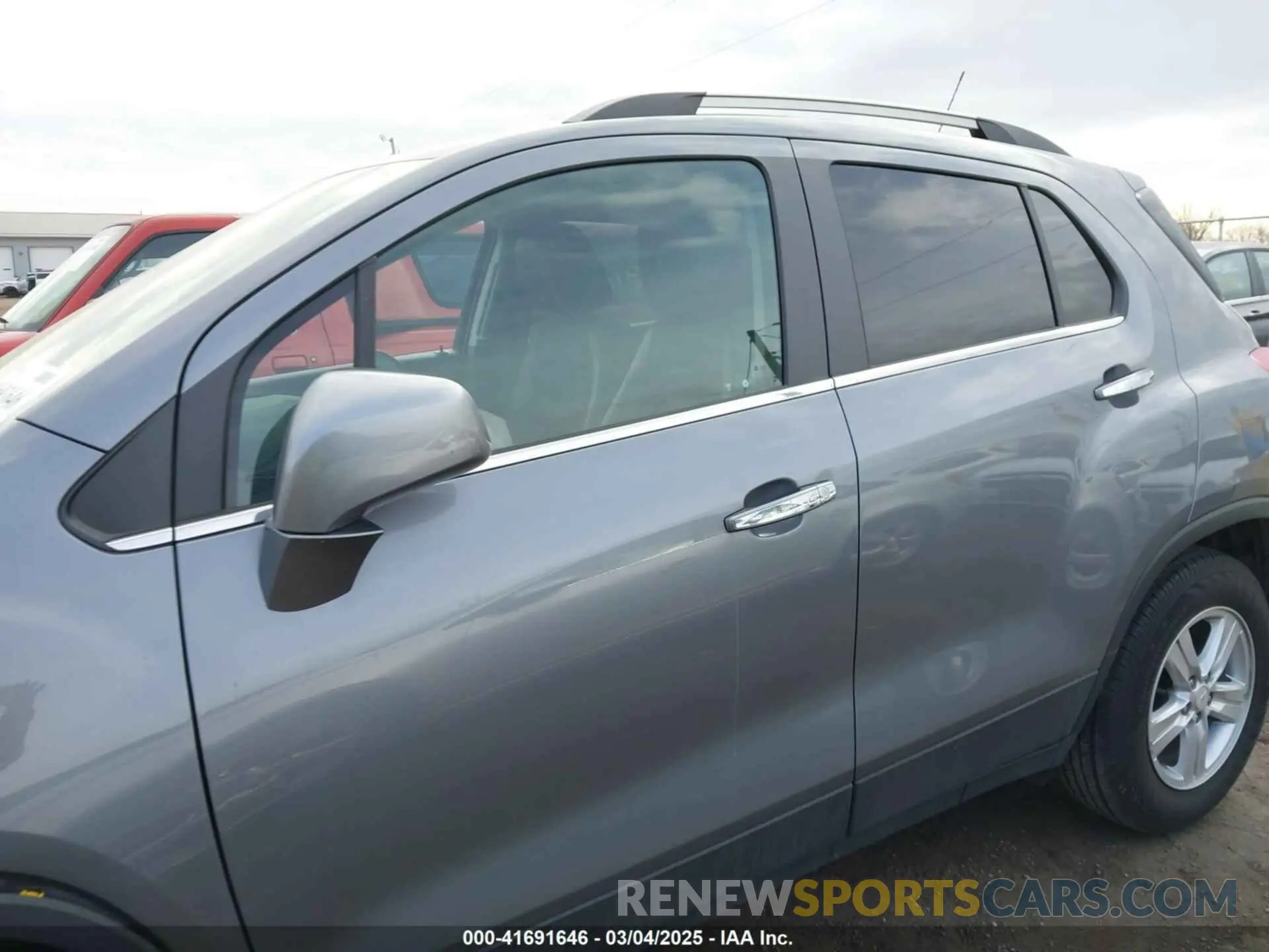 13 Photograph of a damaged car KL7CJLSB7KB744533 CHEVROLET TRAX 2019