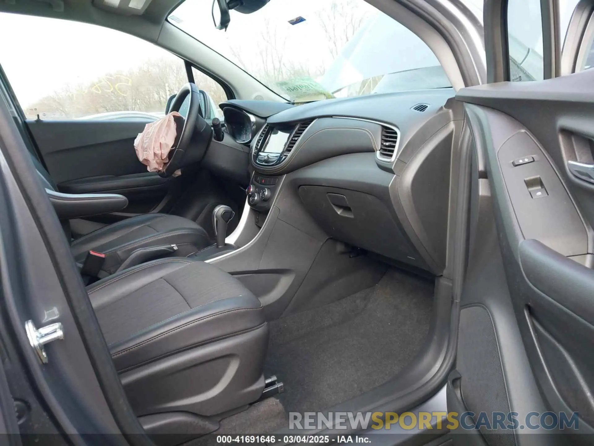5 Photograph of a damaged car KL7CJLSB7KB744533 CHEVROLET TRAX 2019