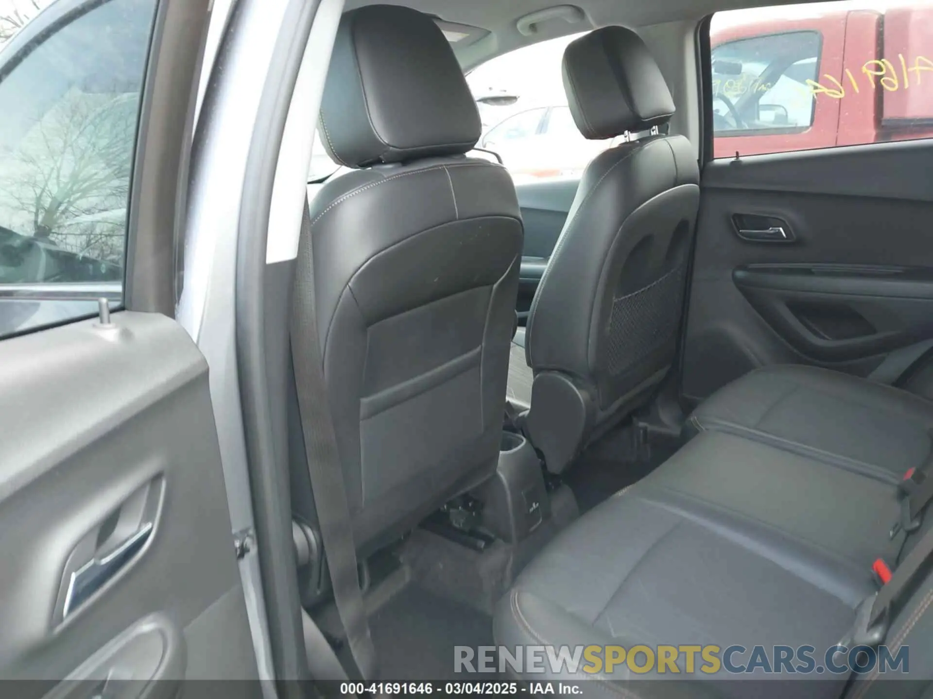 8 Photograph of a damaged car KL7CJLSB7KB744533 CHEVROLET TRAX 2019