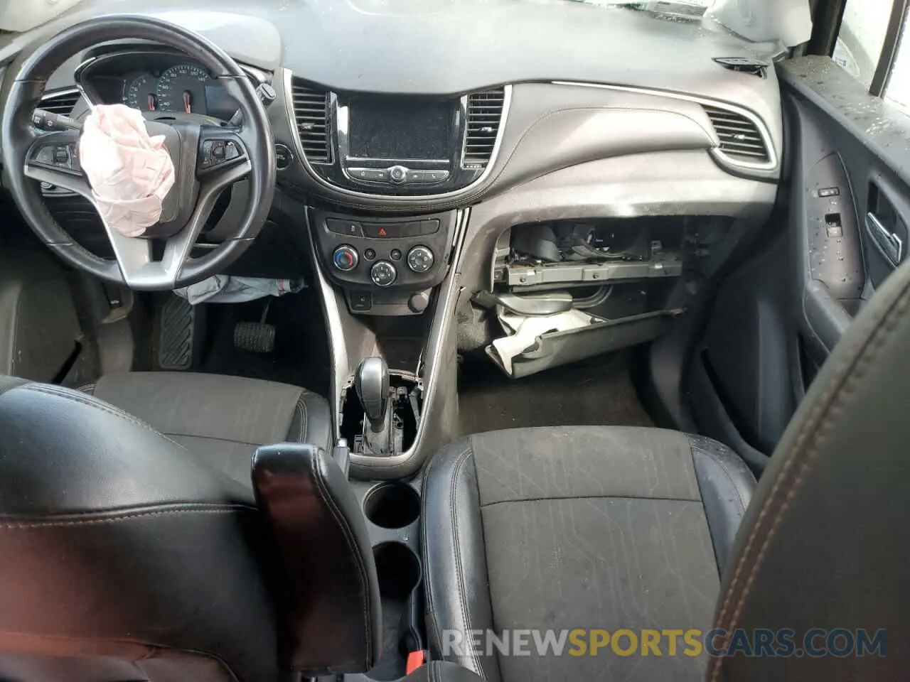 8 Photograph of a damaged car KL7CJLSB7KB819800 CHEVROLET TRAX 2019