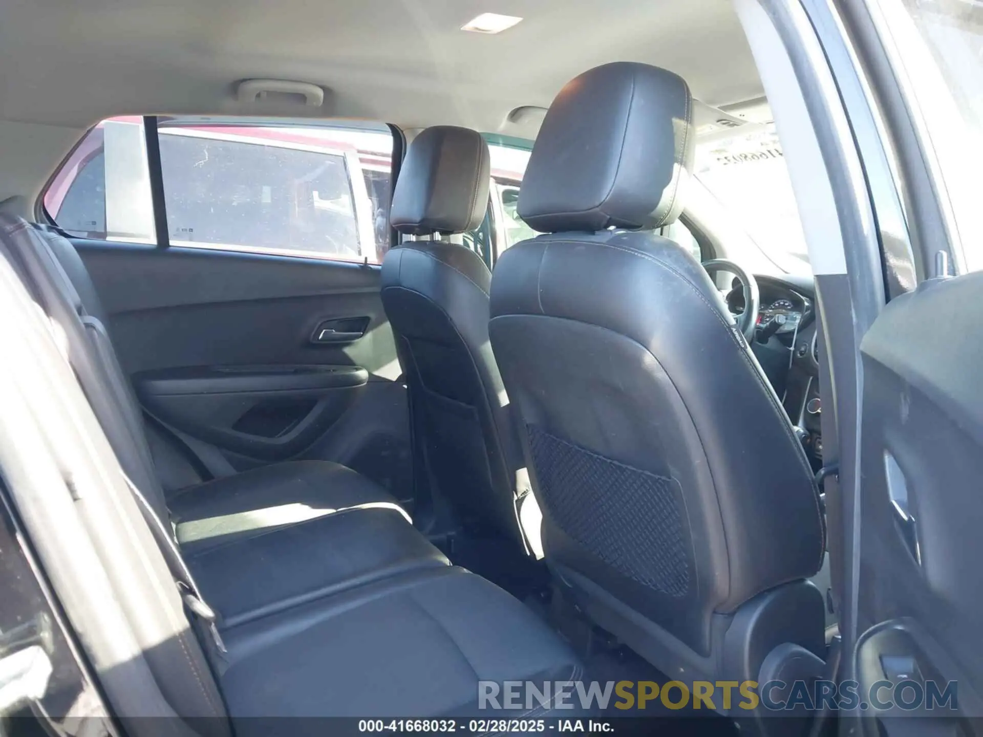 8 Photograph of a damaged car KL7CJLSB7KB825323 CHEVROLET TRAX 2019
