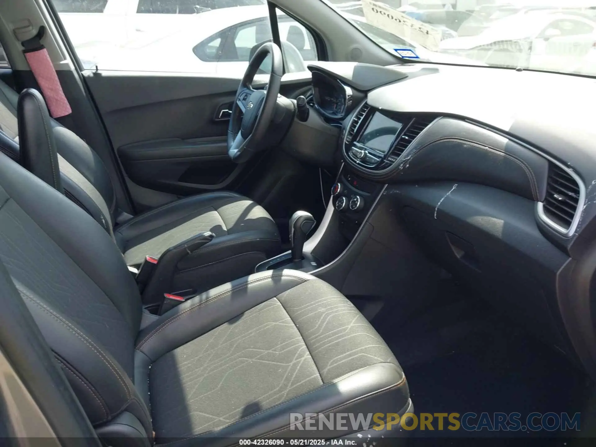 5 Photograph of a damaged car KL7CJLSB7KB928239 CHEVROLET TRAX 2019
