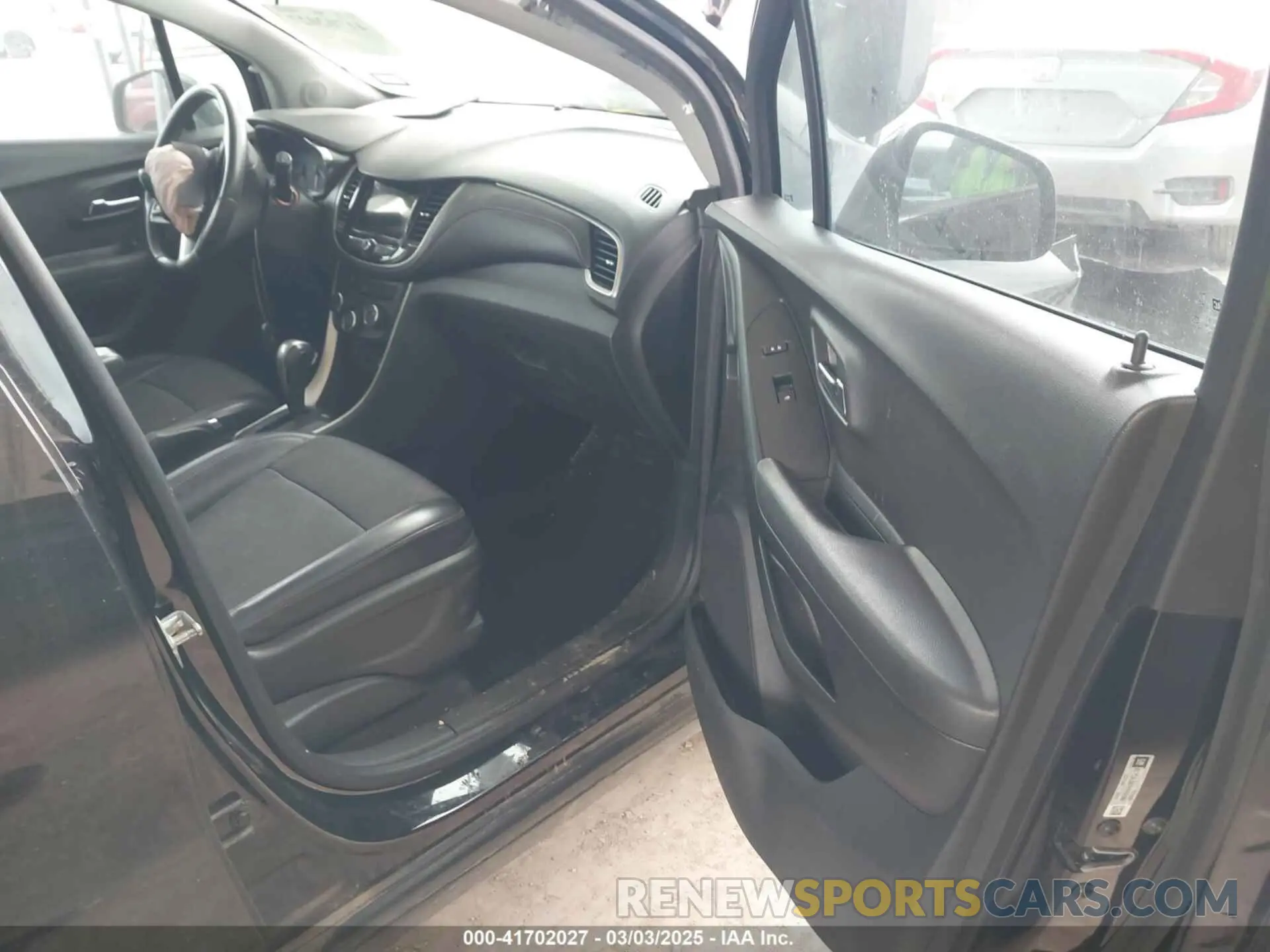 5 Photograph of a damaged car KL7CJLSB7KB954386 CHEVROLET TRAX 2019