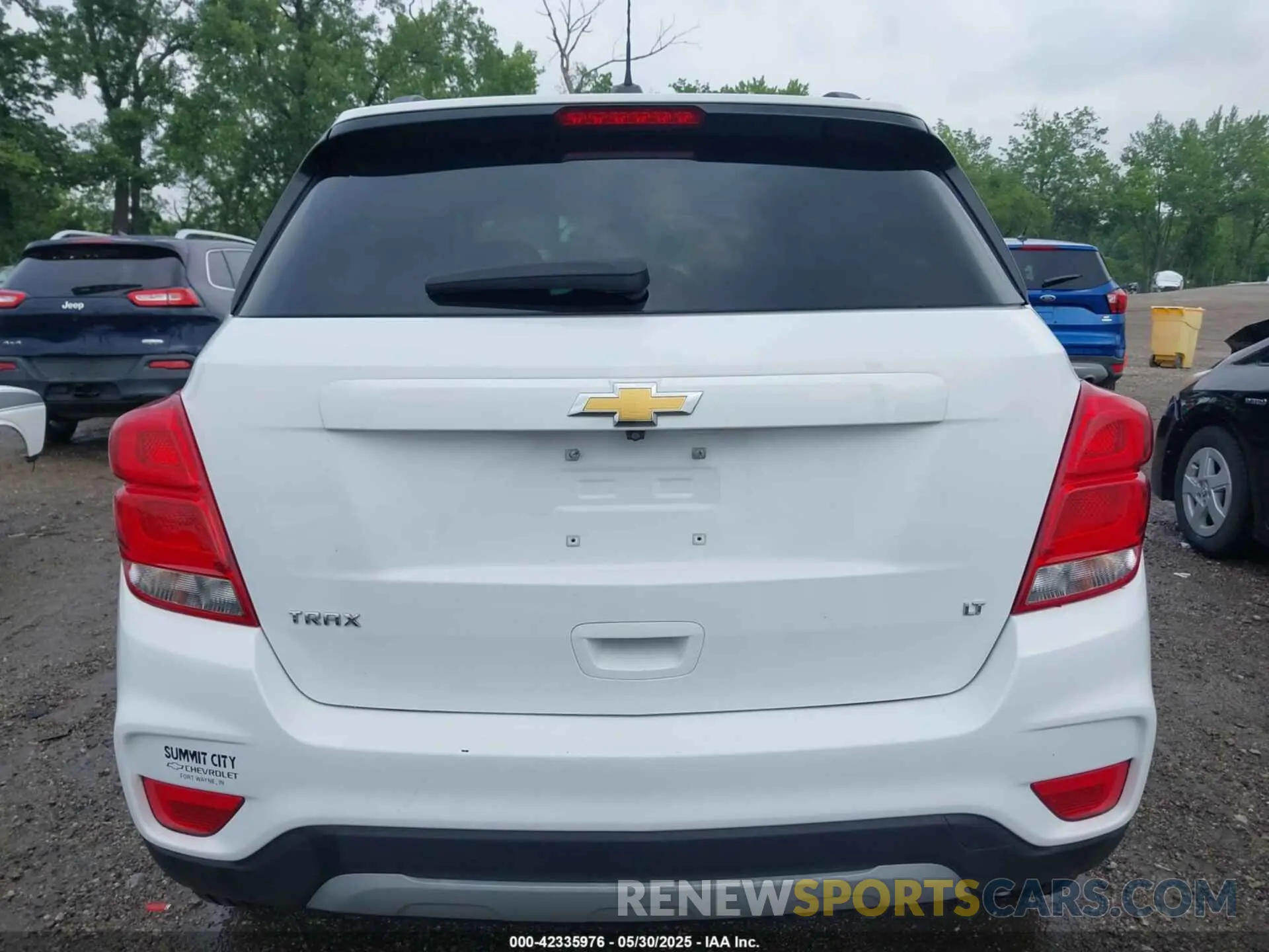 17 Photograph of a damaged car KL7CJLSB8KB912566 CHEVROLET TRAX 2019