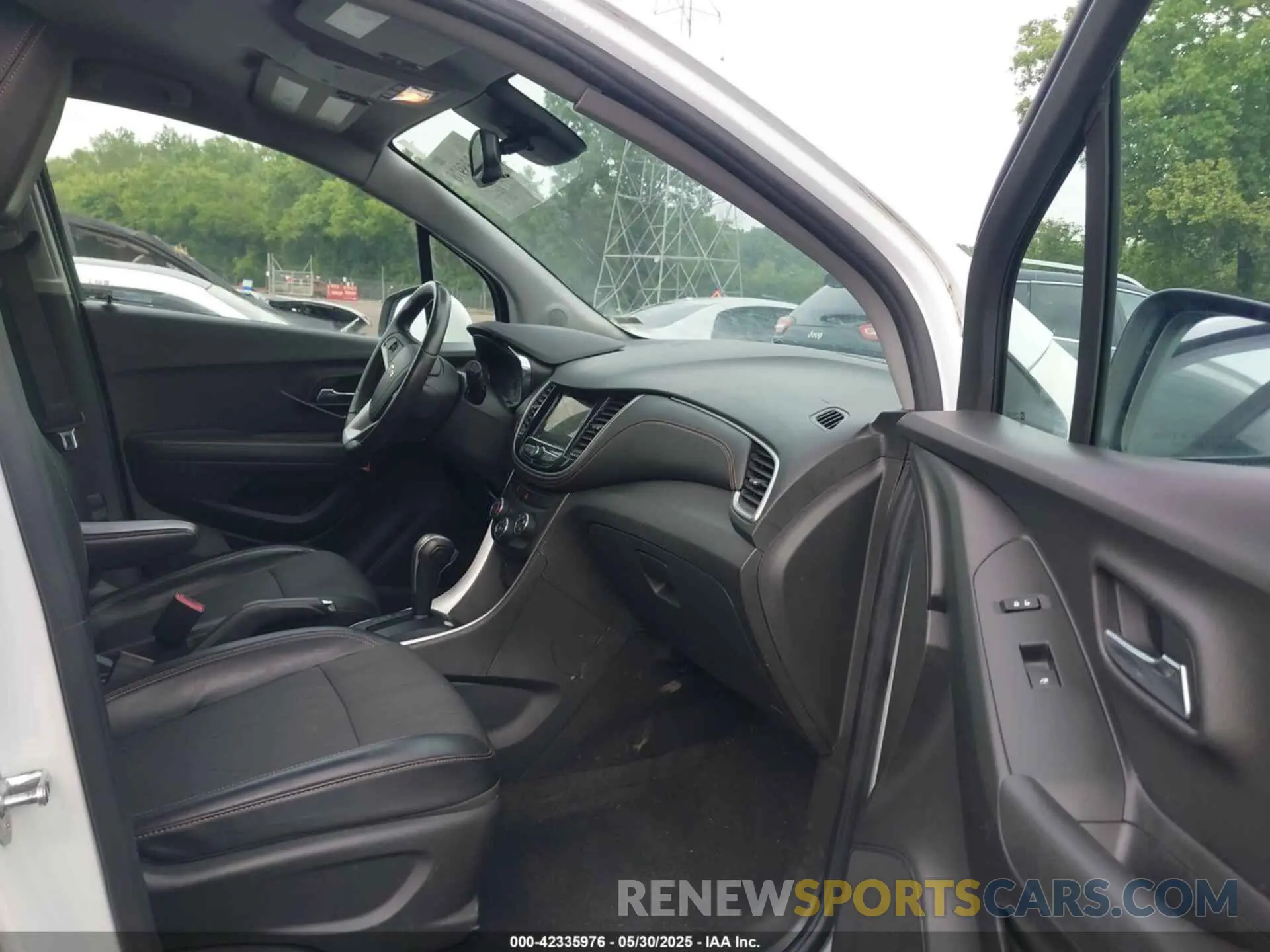 5 Photograph of a damaged car KL7CJLSB8KB912566 CHEVROLET TRAX 2019