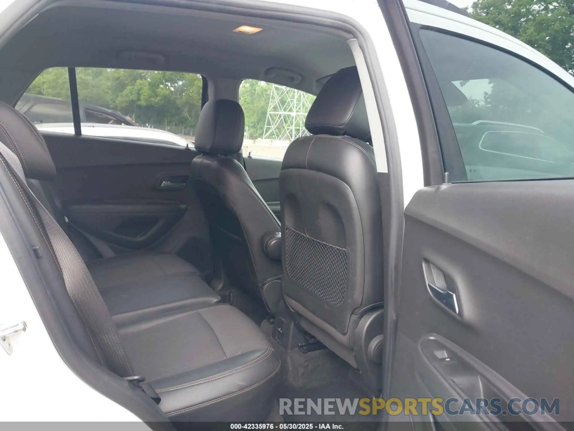 8 Photograph of a damaged car KL7CJLSB8KB912566 CHEVROLET TRAX 2019