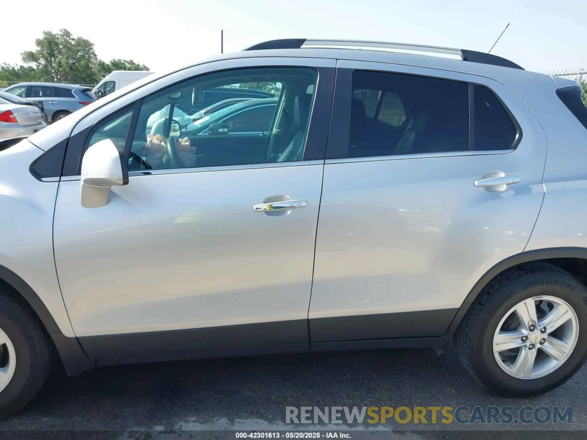 14 Photograph of a damaged car KL7CJLSB8KB955398 CHEVROLET TRAX 2019