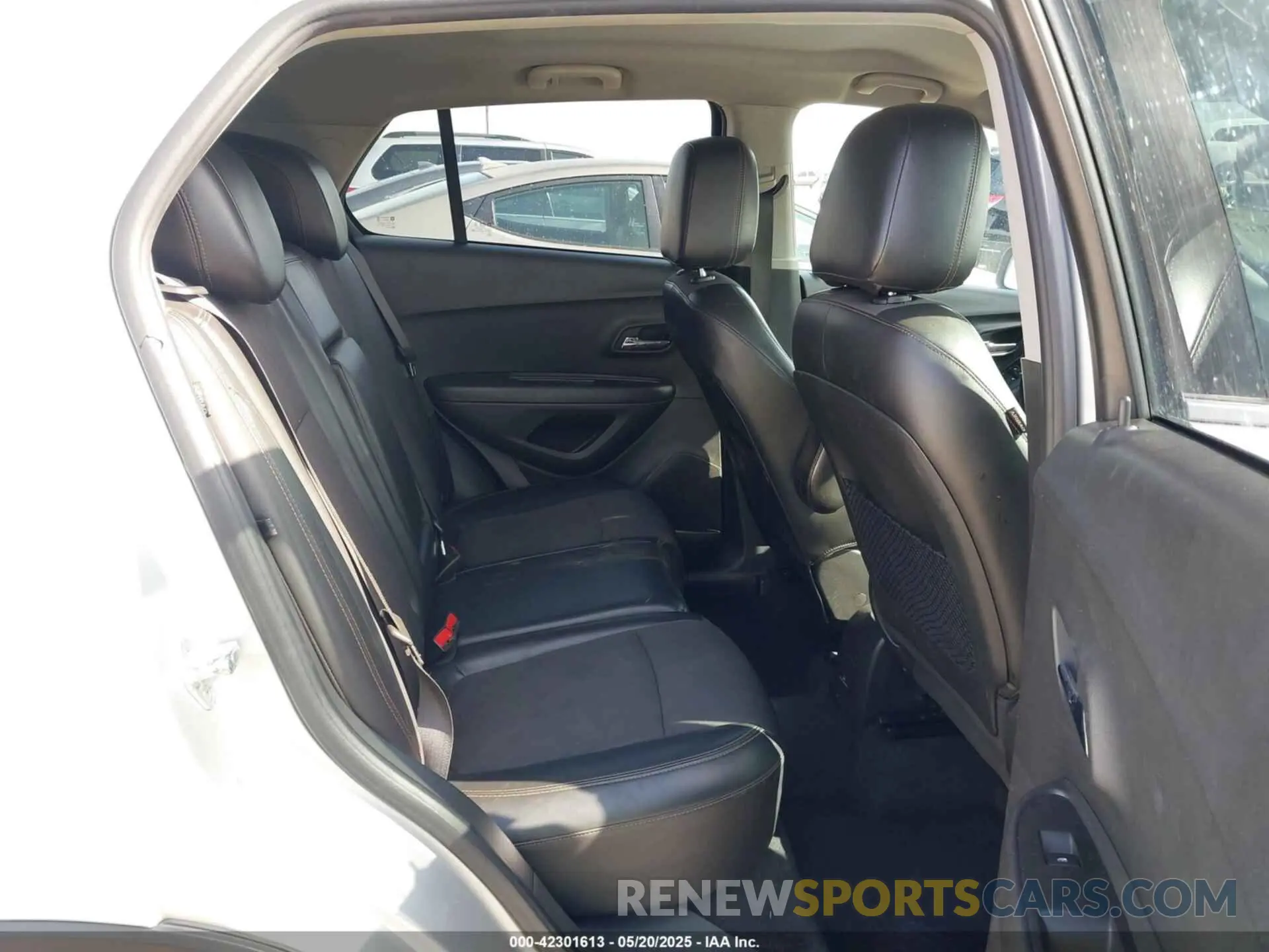 8 Photograph of a damaged car KL7CJLSB8KB955398 CHEVROLET TRAX 2019