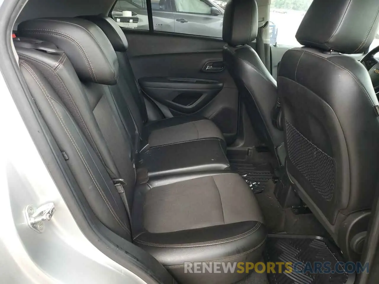 10 Photograph of a damaged car KL7CJLSB8KB961993 CHEVROLET TRAX 2019