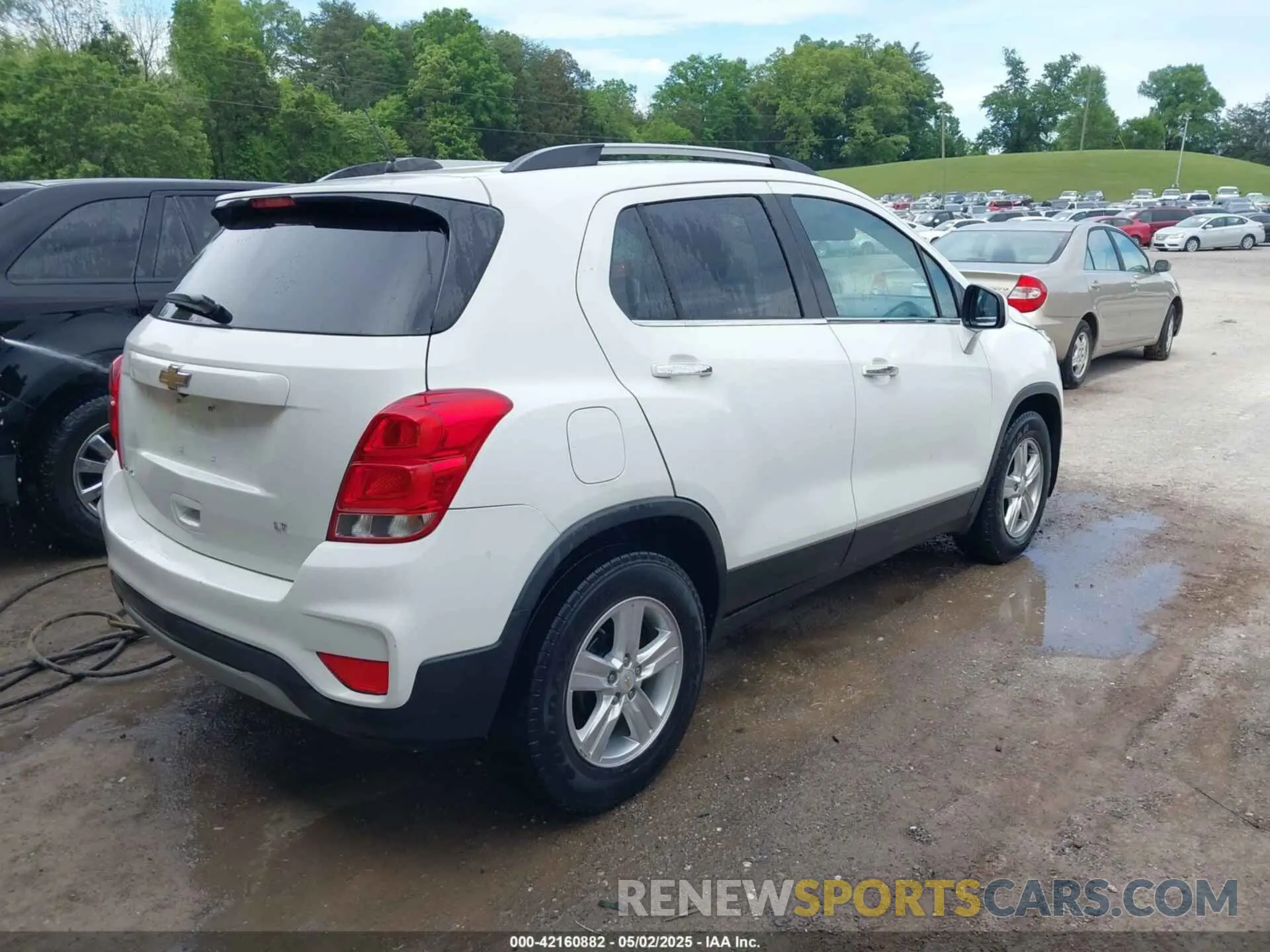 4 Photograph of a damaged car KL7CJLSB9KB797265 CHEVROLET TRAX 2019