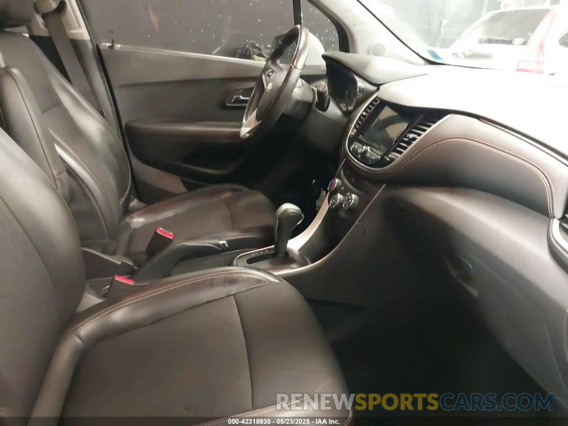 5 Photograph of a damaged car KL7CJLSB9KB831883 CHEVROLET TRAX 2019