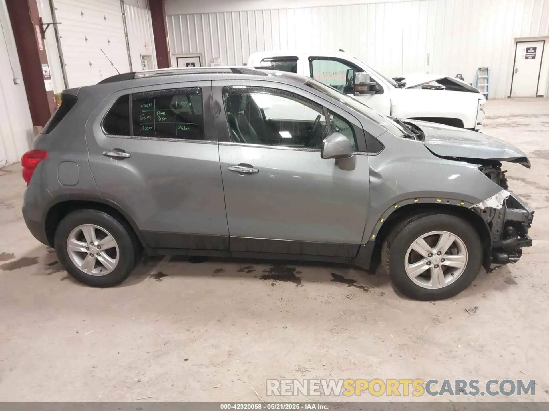 13 Photograph of a damaged car KL7CJLSB9KB903147 CHEVROLET TRAX 2019