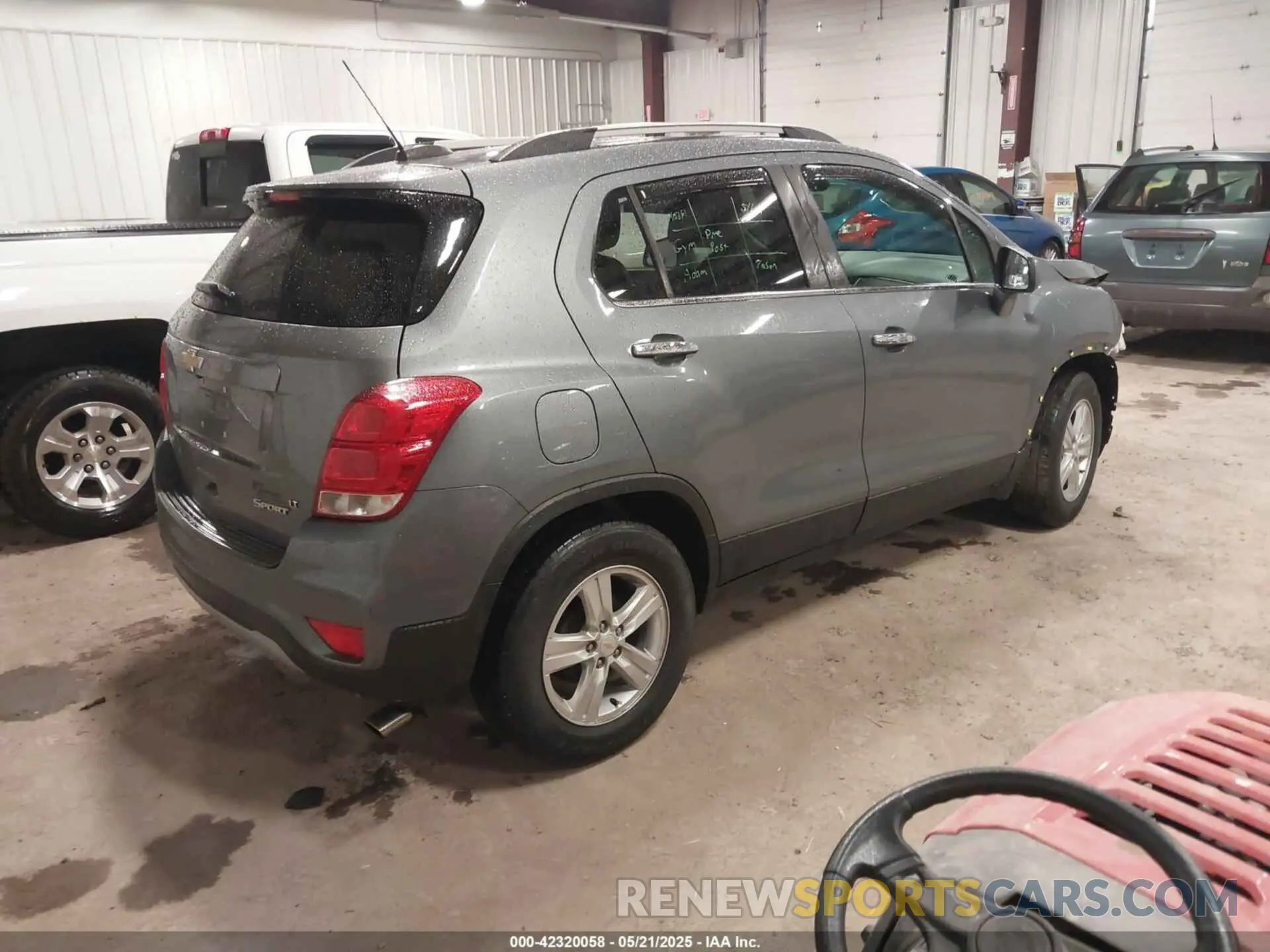 4 Photograph of a damaged car KL7CJLSB9KB903147 CHEVROLET TRAX 2019