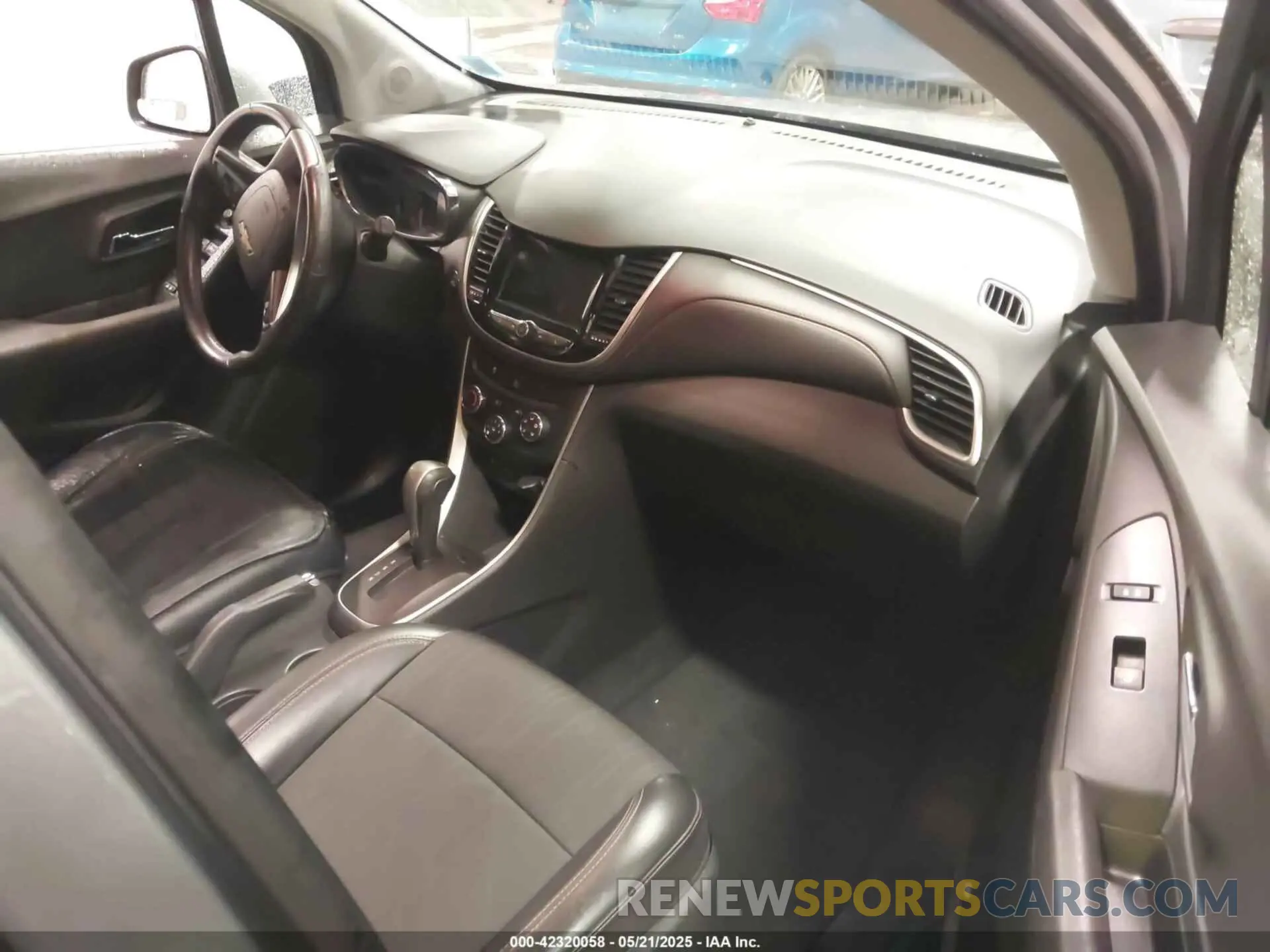 5 Photograph of a damaged car KL7CJLSB9KB903147 CHEVROLET TRAX 2019