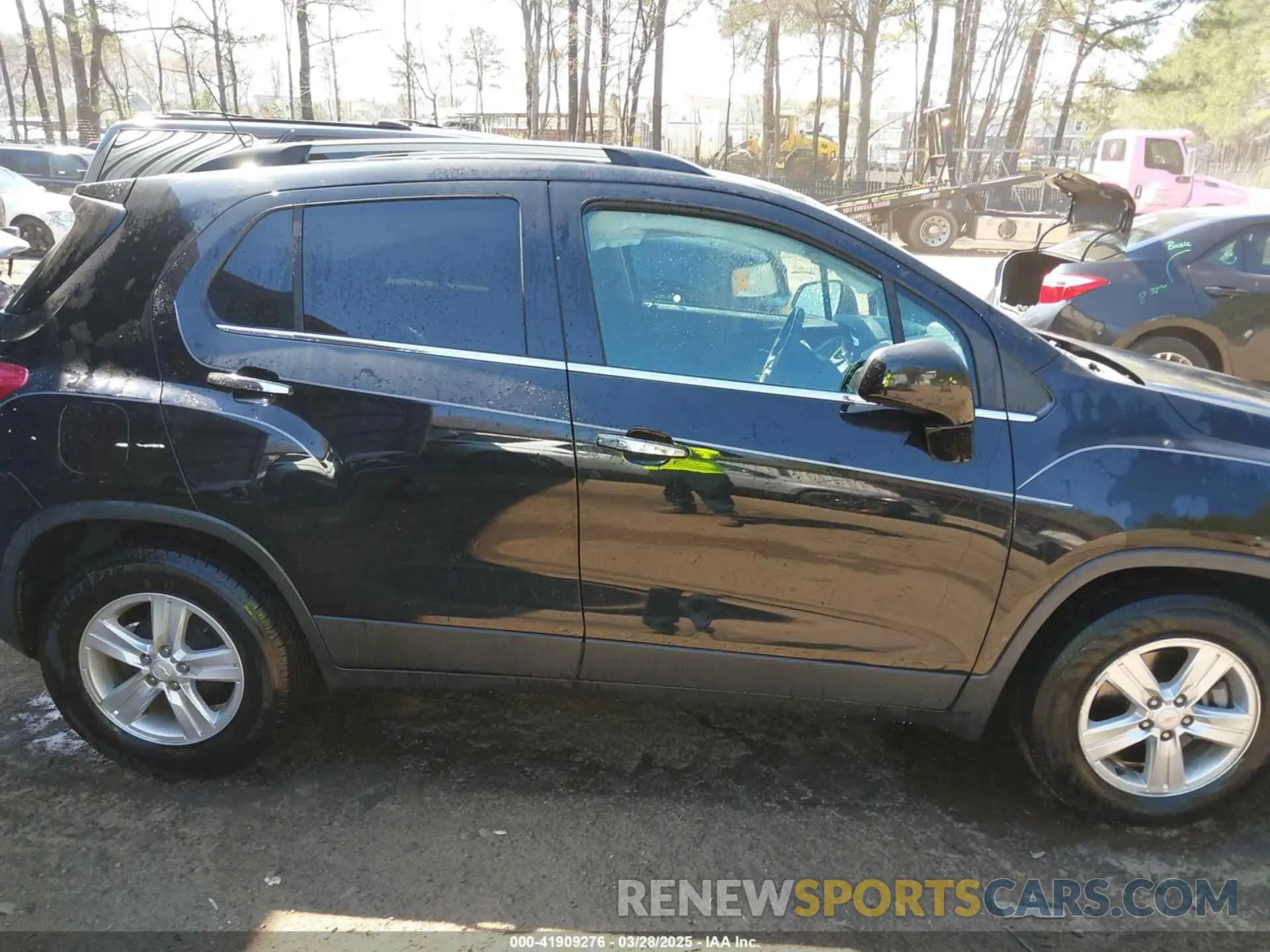 13 Photograph of a damaged car KL7CJLSB9KB907229 CHEVROLET TRAX 2019