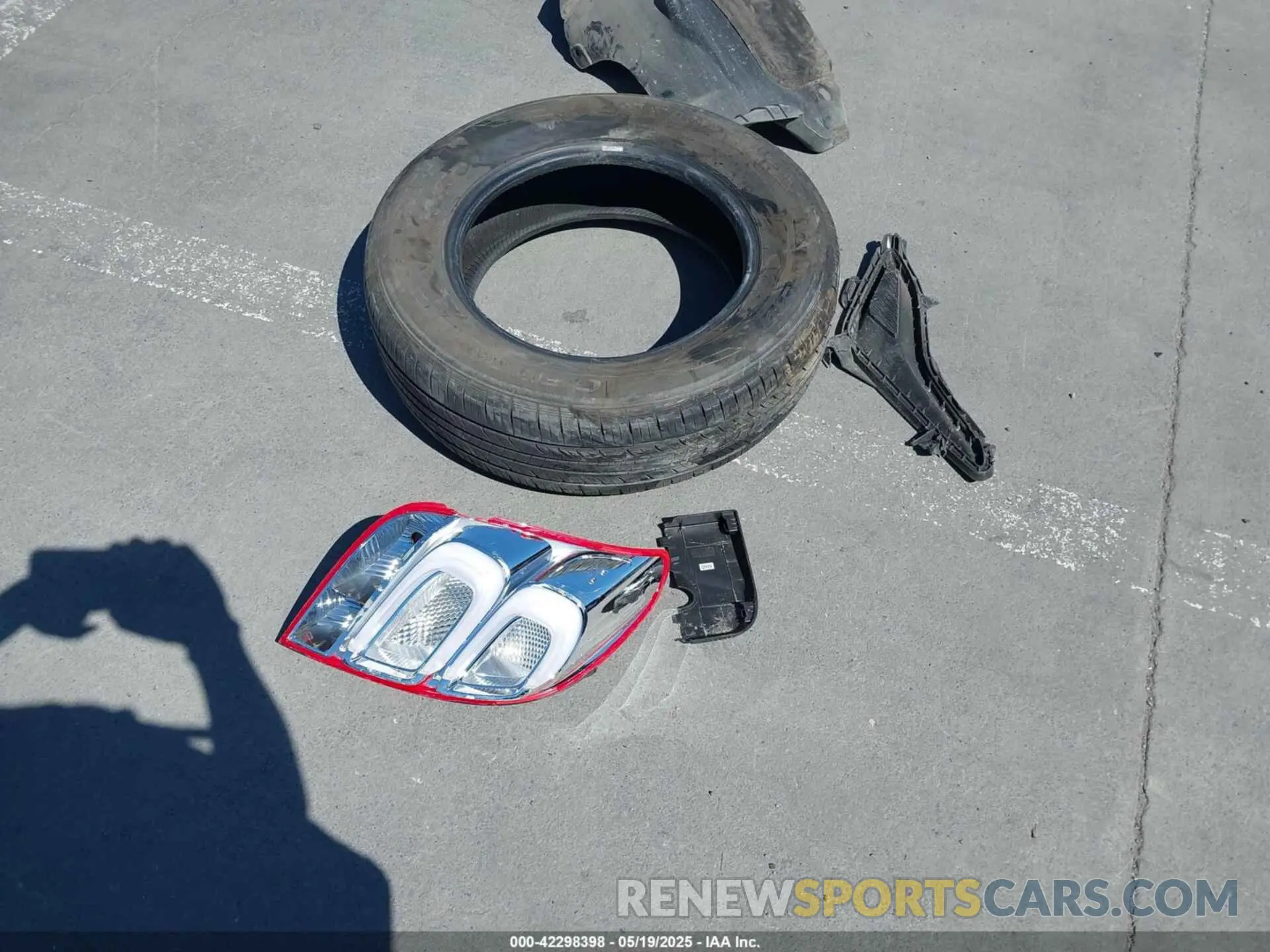 12 Photograph of a damaged car KL7CJLSB9KB912284 CHEVROLET TRAX 2019