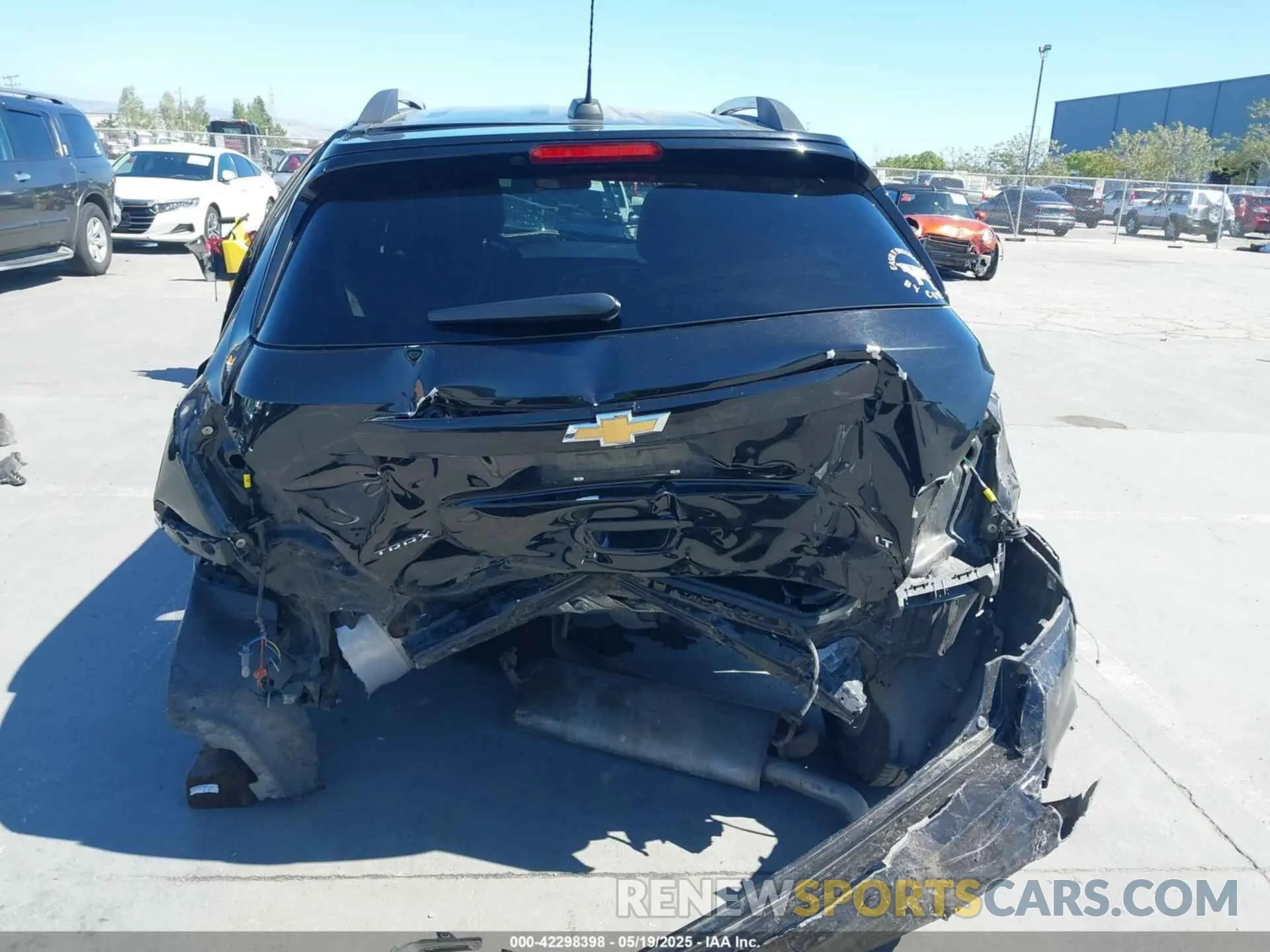 17 Photograph of a damaged car KL7CJLSB9KB912284 CHEVROLET TRAX 2019