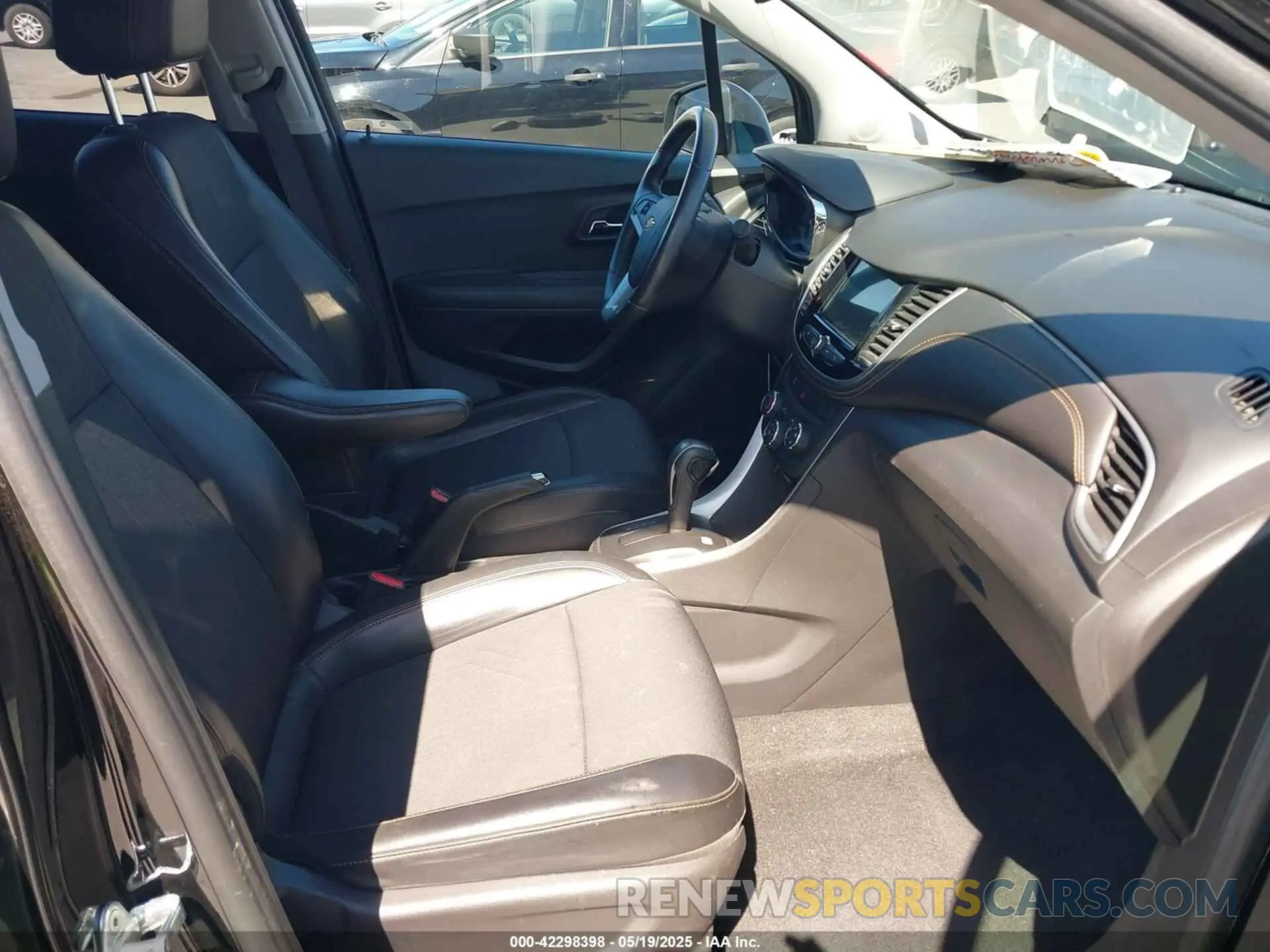 5 Photograph of a damaged car KL7CJLSB9KB912284 CHEVROLET TRAX 2019