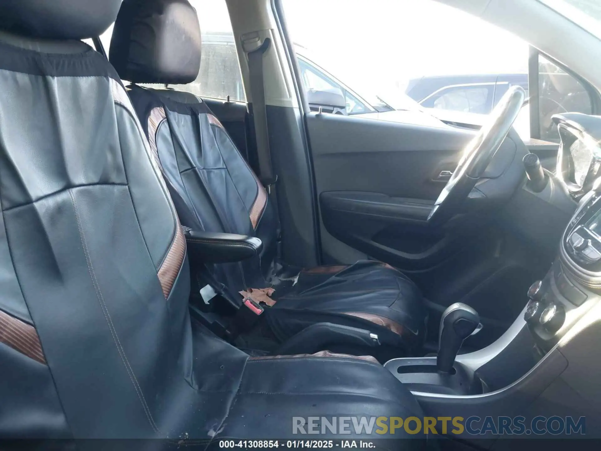 5 Photograph of a damaged car KL7CJLSB9KB947827 CHEVROLET TRAX 2019