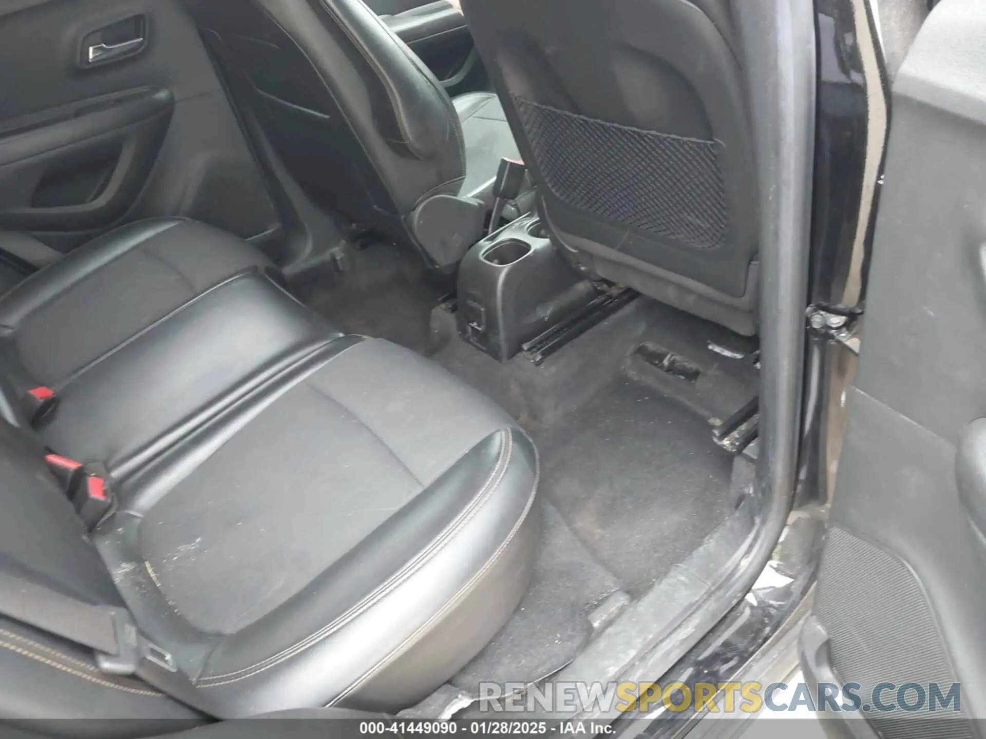 8 Photograph of a damaged car KL7CJLSBXKB742016 CHEVROLET TRAX 2019