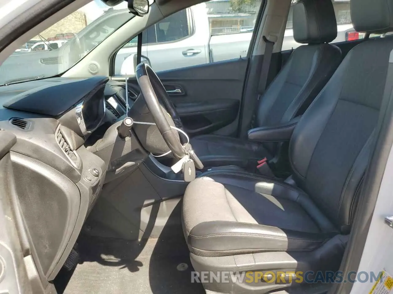7 Photograph of a damaged car KL7CJLSBXKB821895 CHEVROLET TRAX 2019