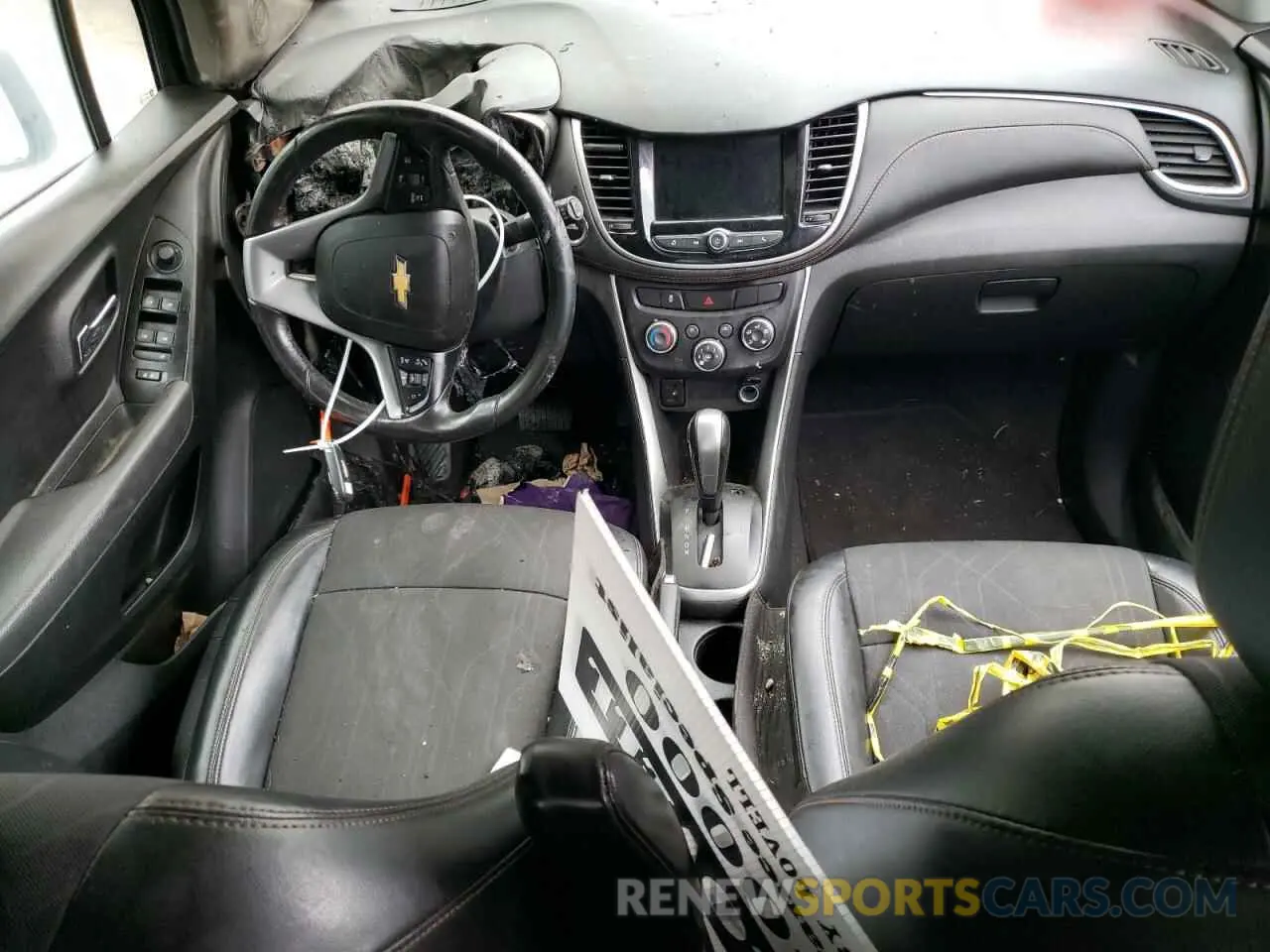 8 Photograph of a damaged car KL7CJLSBXKB825123 CHEVROLET TRAX 2019