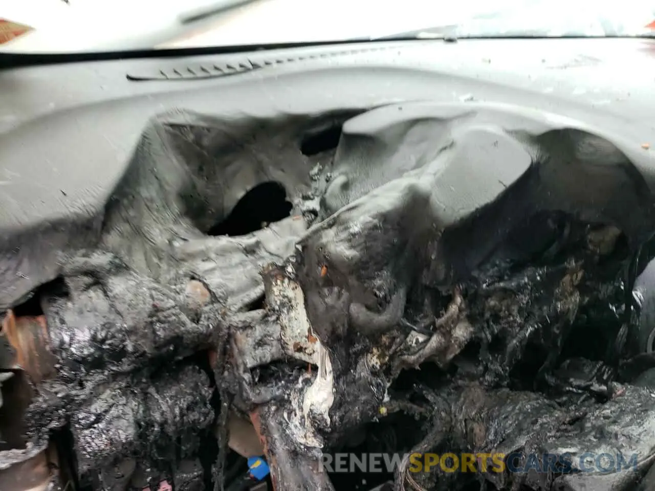 9 Photograph of a damaged car KL7CJLSBXKB825123 CHEVROLET TRAX 2019
