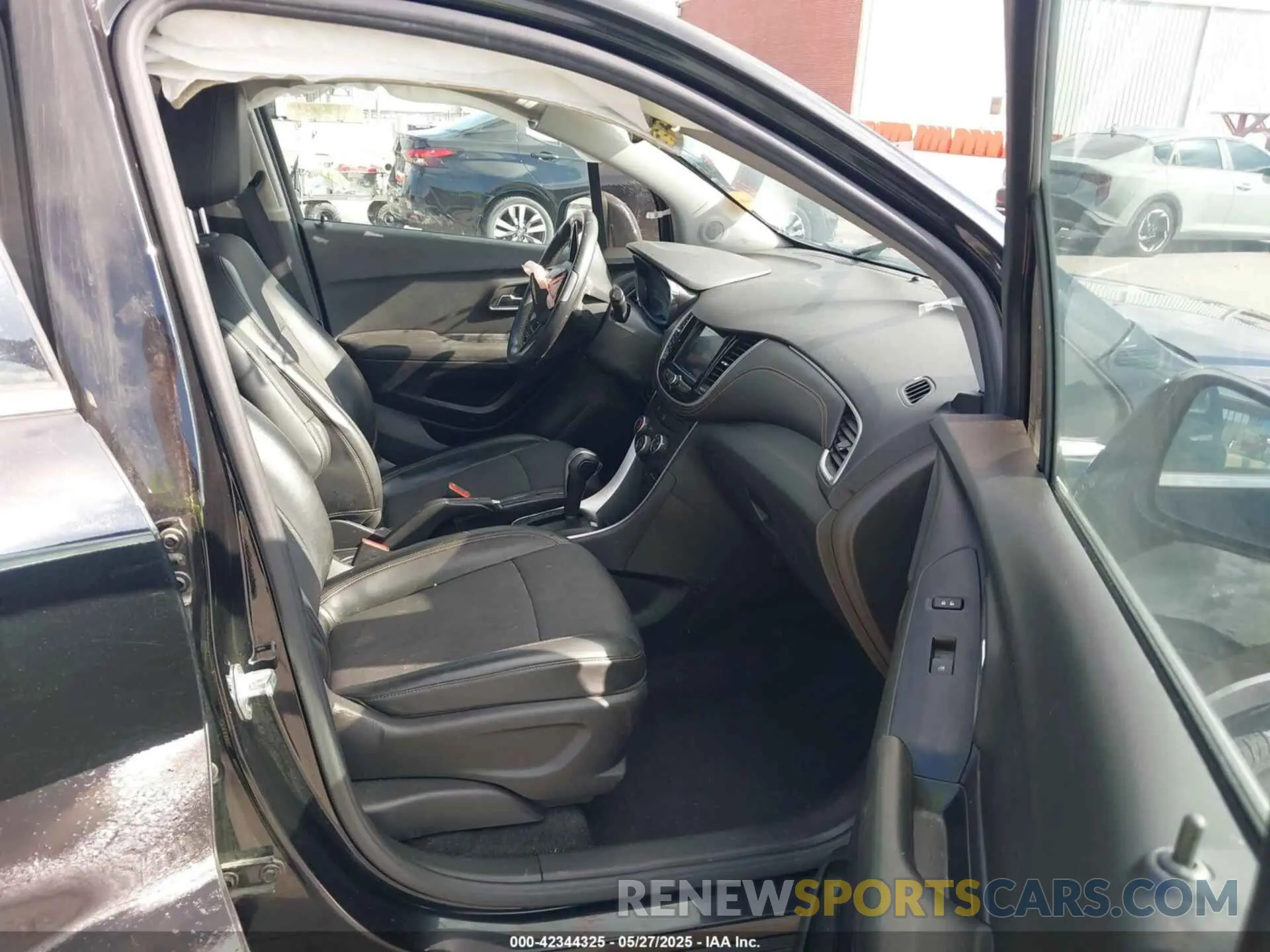 5 Photograph of a damaged car KL7CJLSBXKB847073 CHEVROLET TRAX 2019