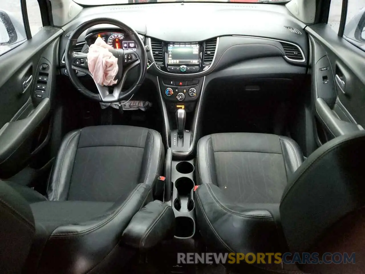8 Photograph of a damaged car KL7CJLSBXKB958481 CHEVROLET TRAX 2019