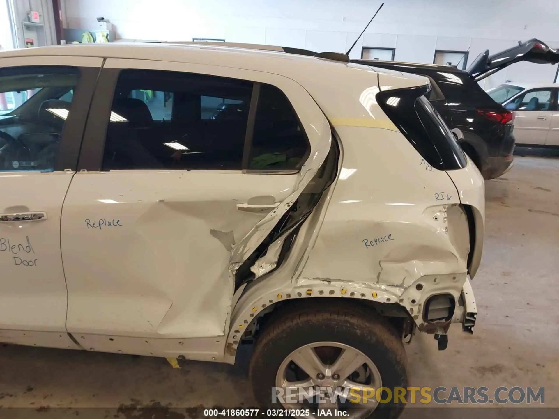 6 Photograph of a damaged car KL7CJPSB0KB862866 CHEVROLET TRAX 2019