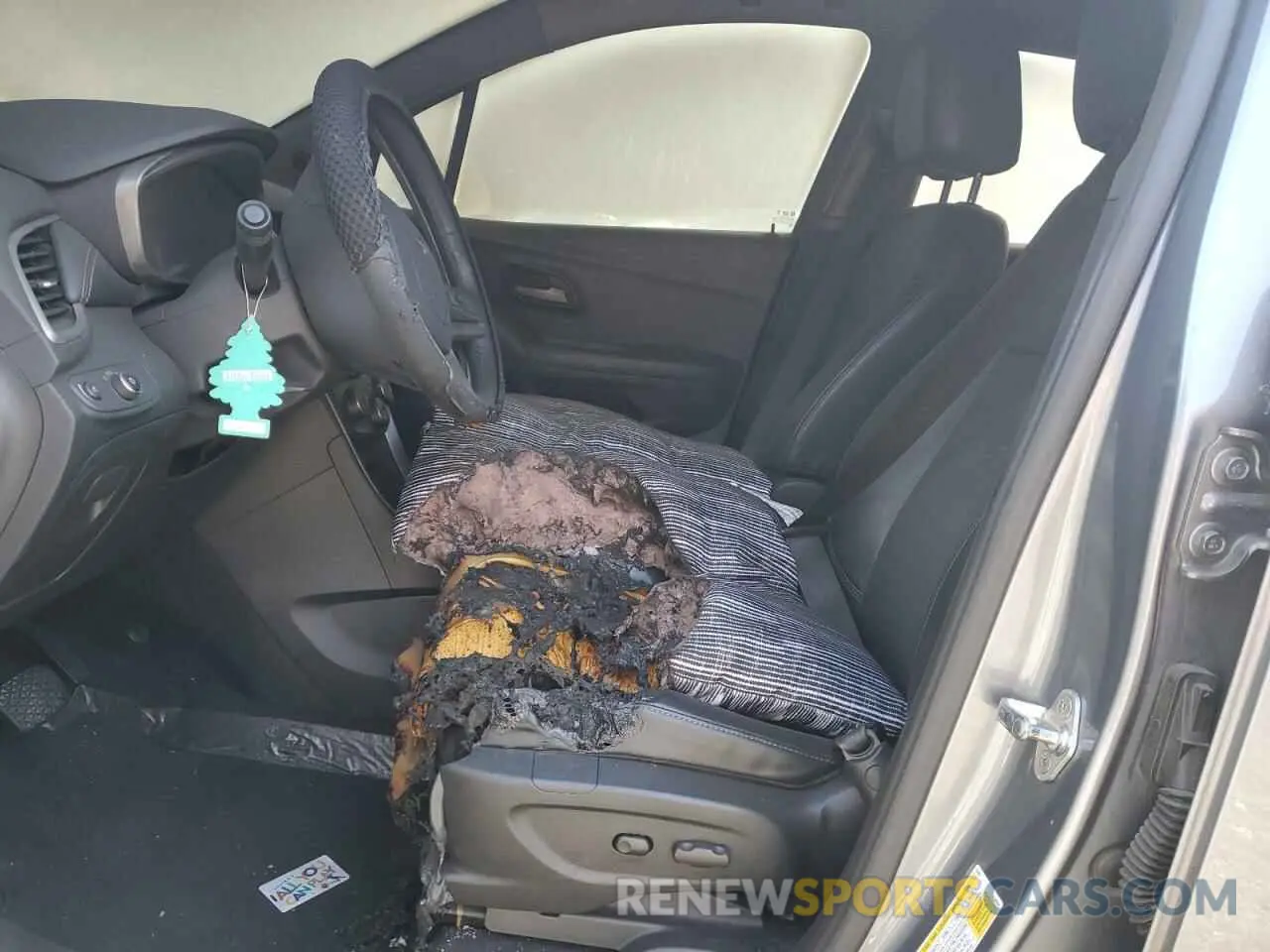 7 Photograph of a damaged car KL7CJPSB0KB896368 CHEVROLET TRAX 2019